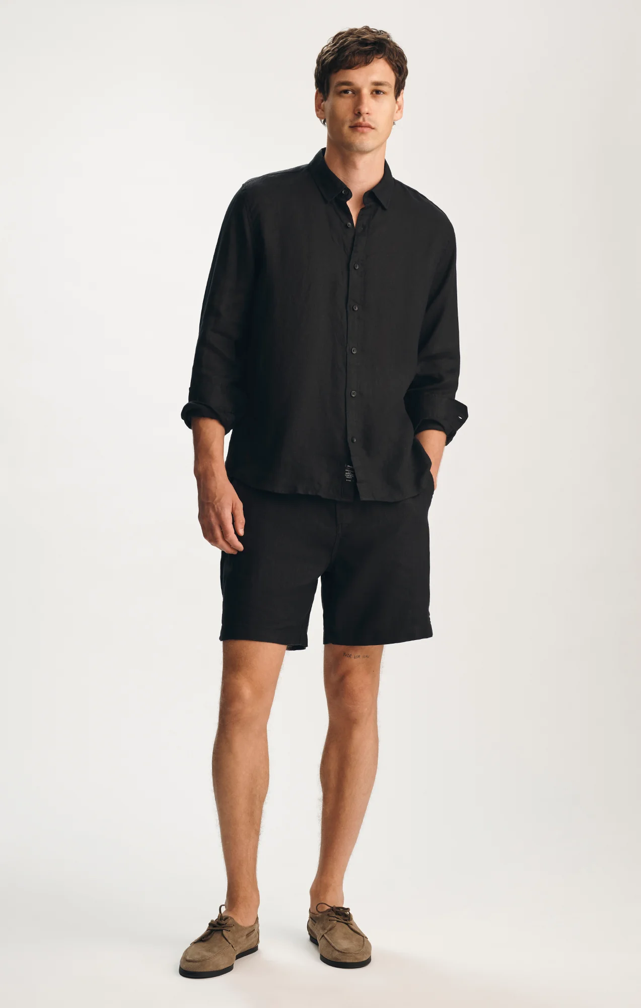 LINEN BUTTON-UP SHIRT IN BLACK - Image 3