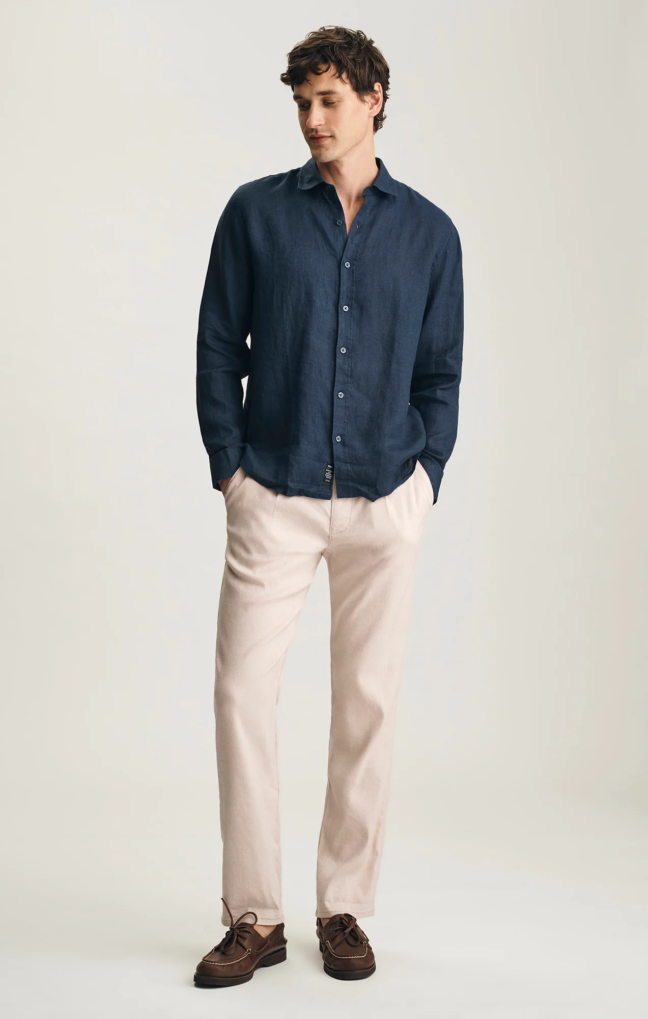 LINEN BUTTON-UP SHIRT IN BLACK IRIS - Image 4