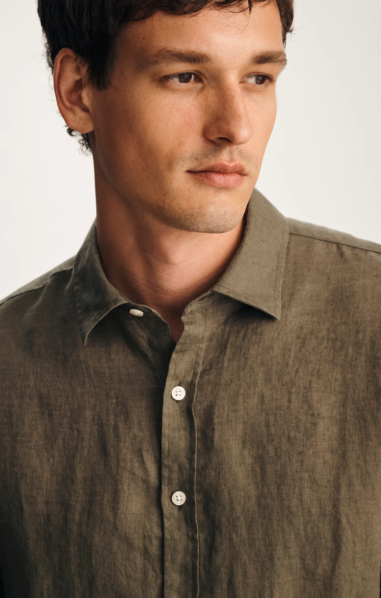 LINEN BUTTON-UP SHIRT IN DUSTY OLIVE - Image 3