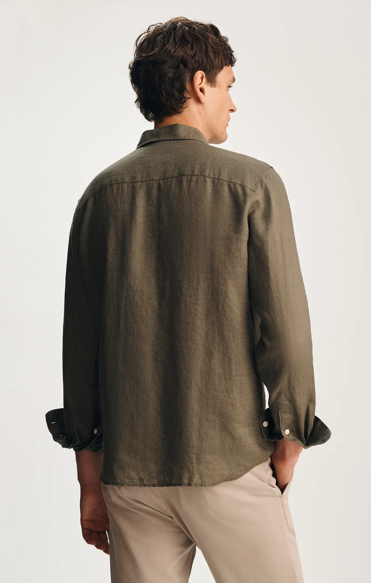 LINEN BUTTON-UP SHIRT IN DUSTY OLIVE - Image 4