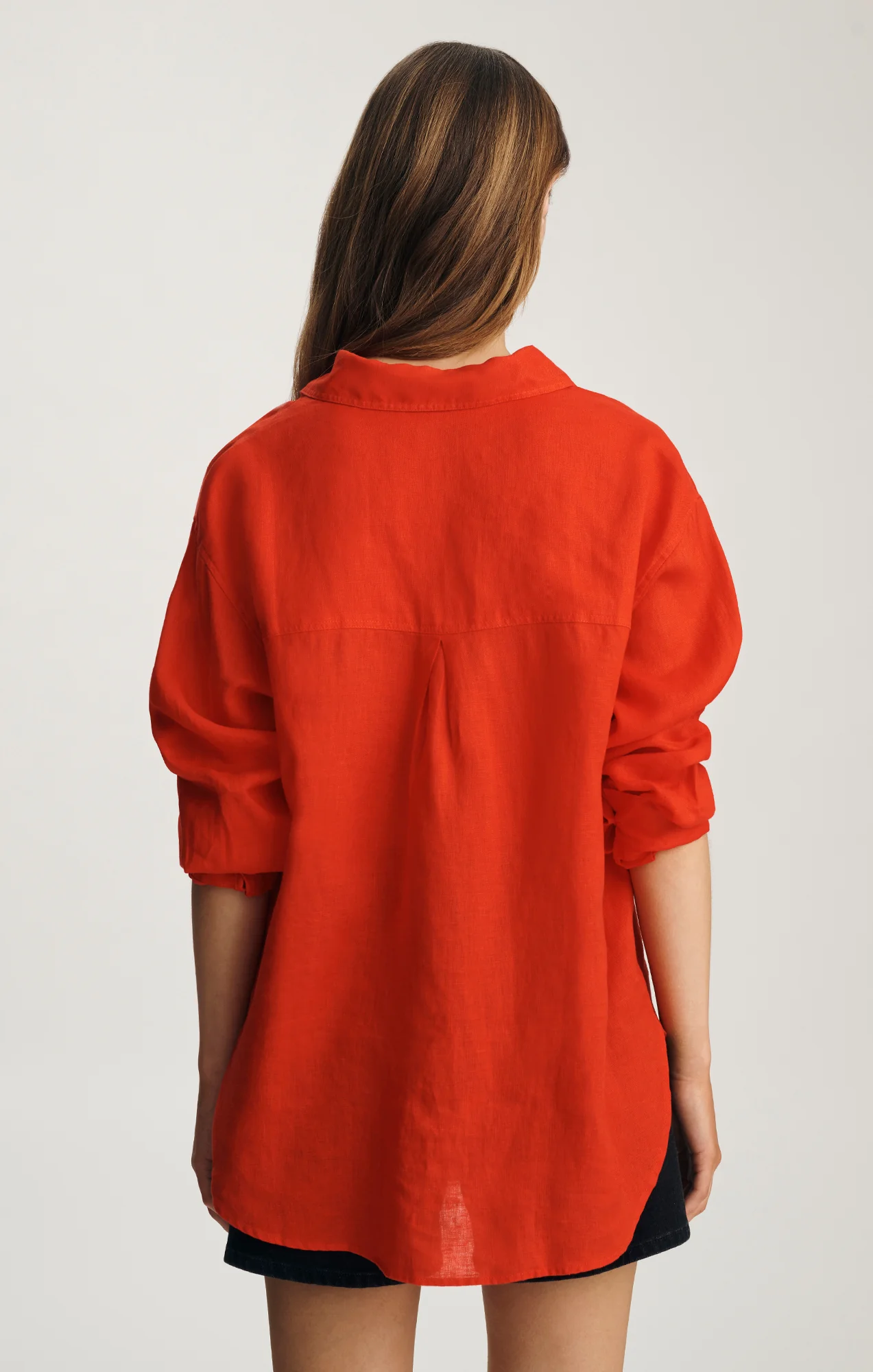 LINEN BUTTON-UP SHIRT IN FIERY RED - Image 2