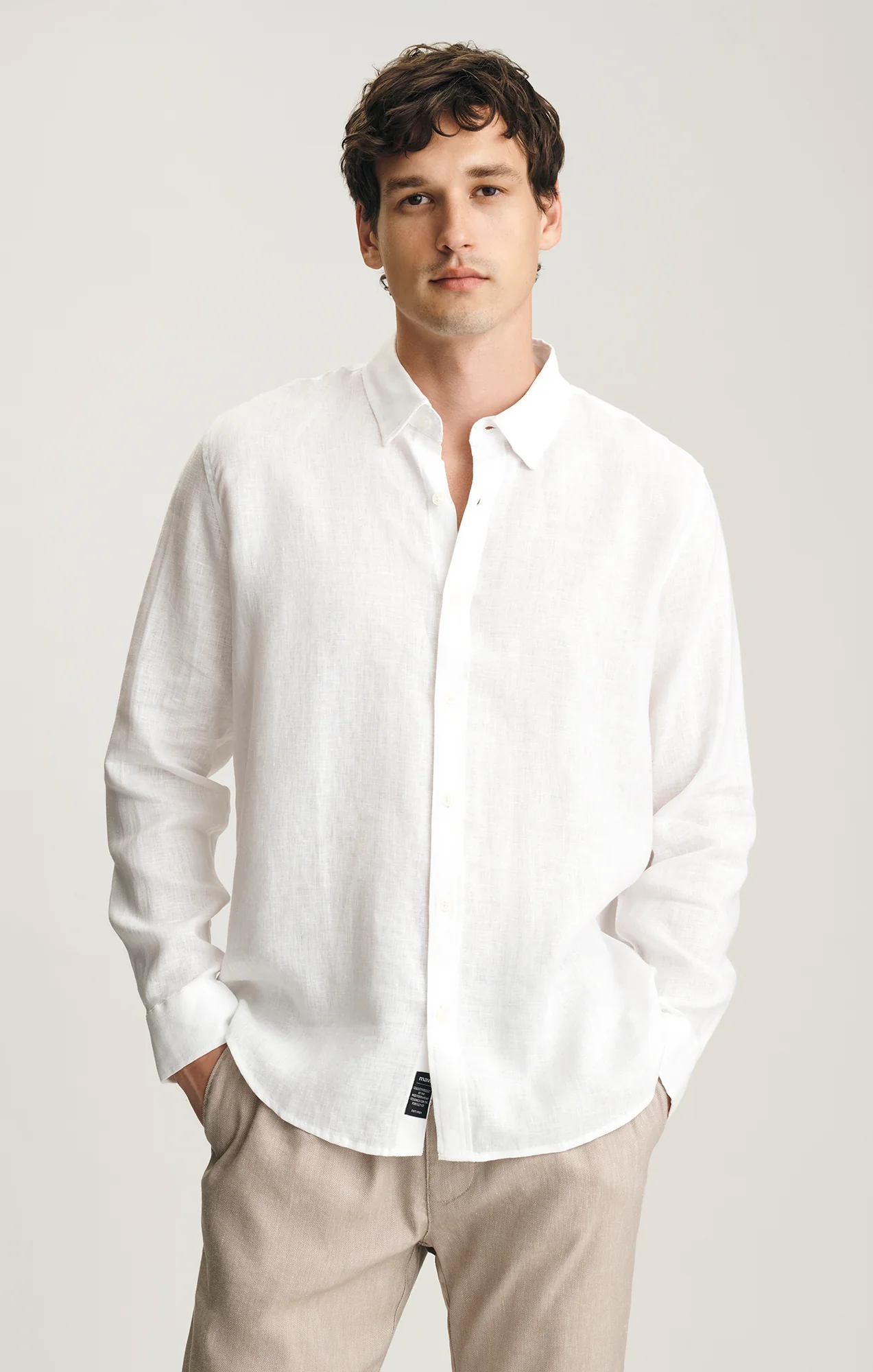 LINEN BUTTON-UP SHIRT IN WHITE