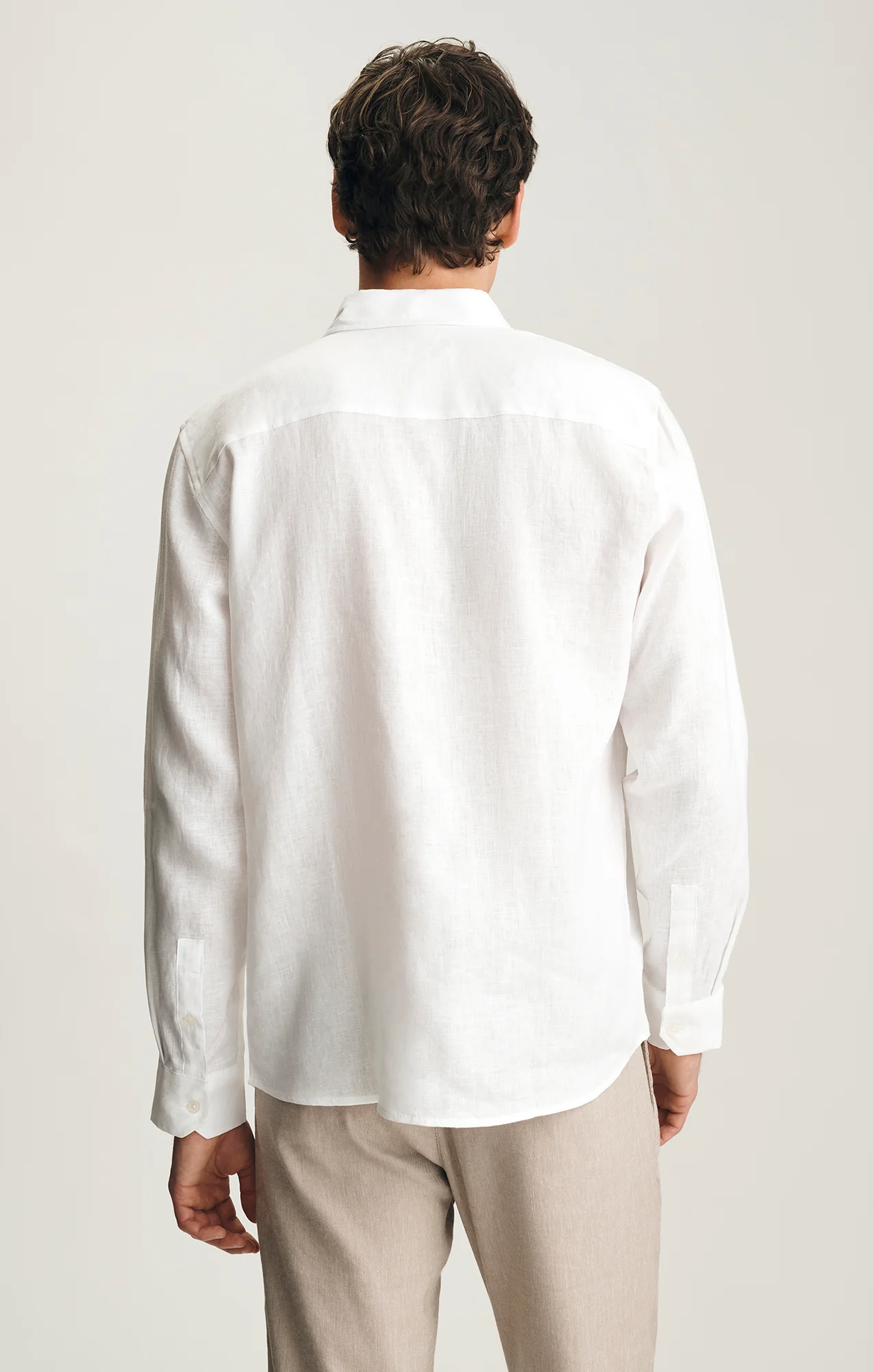 LINEN BUTTON-UP SHIRT IN WHITE - Image 2
