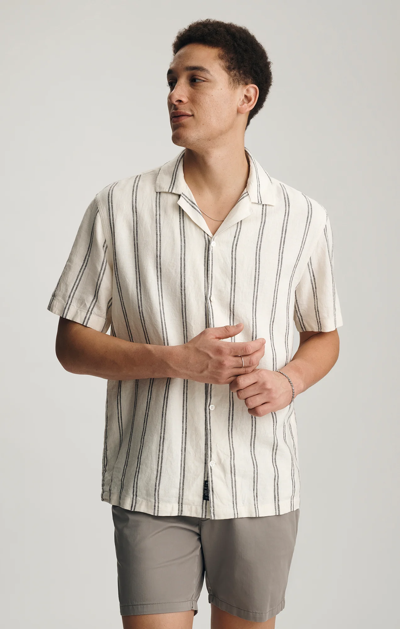 LINEN CAMP COLLAR SHORT SLEEVE SHIRT IN OFF WHITE