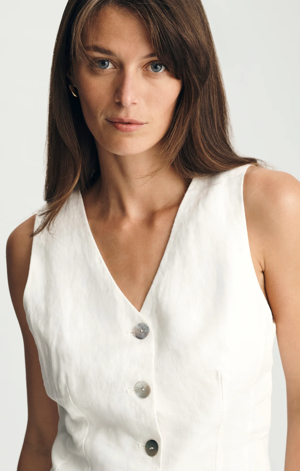 LINEN CUTAWAY VEST IN ANTIQUE WHITE - Image 3