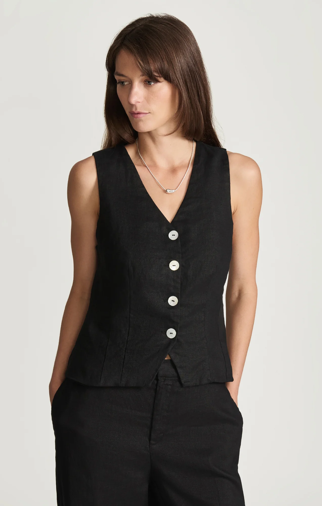 LINEN CUTAWAY VEST IN BLACK