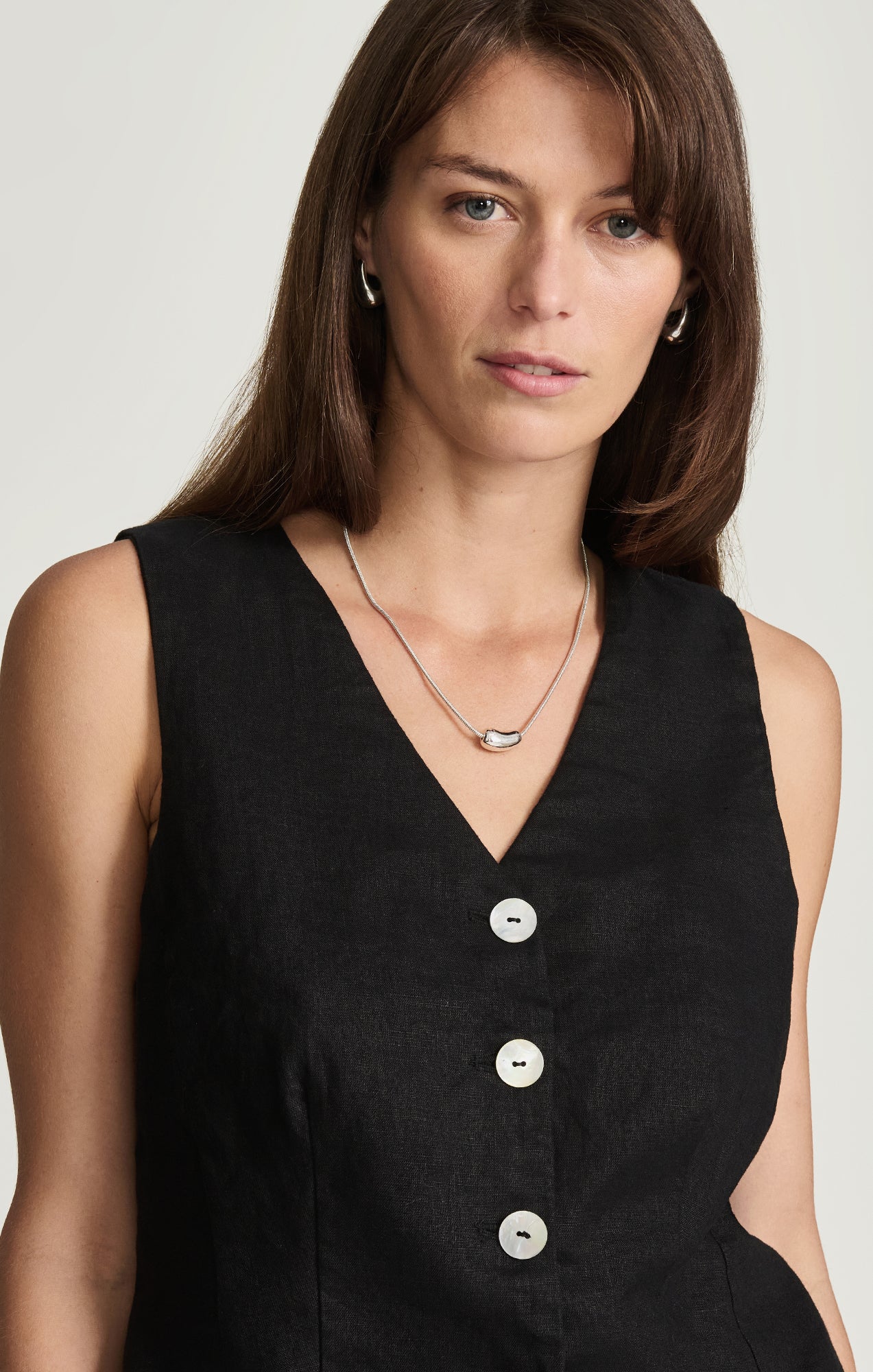 LINEN CUTAWAY VEST IN BLACK - Image 3