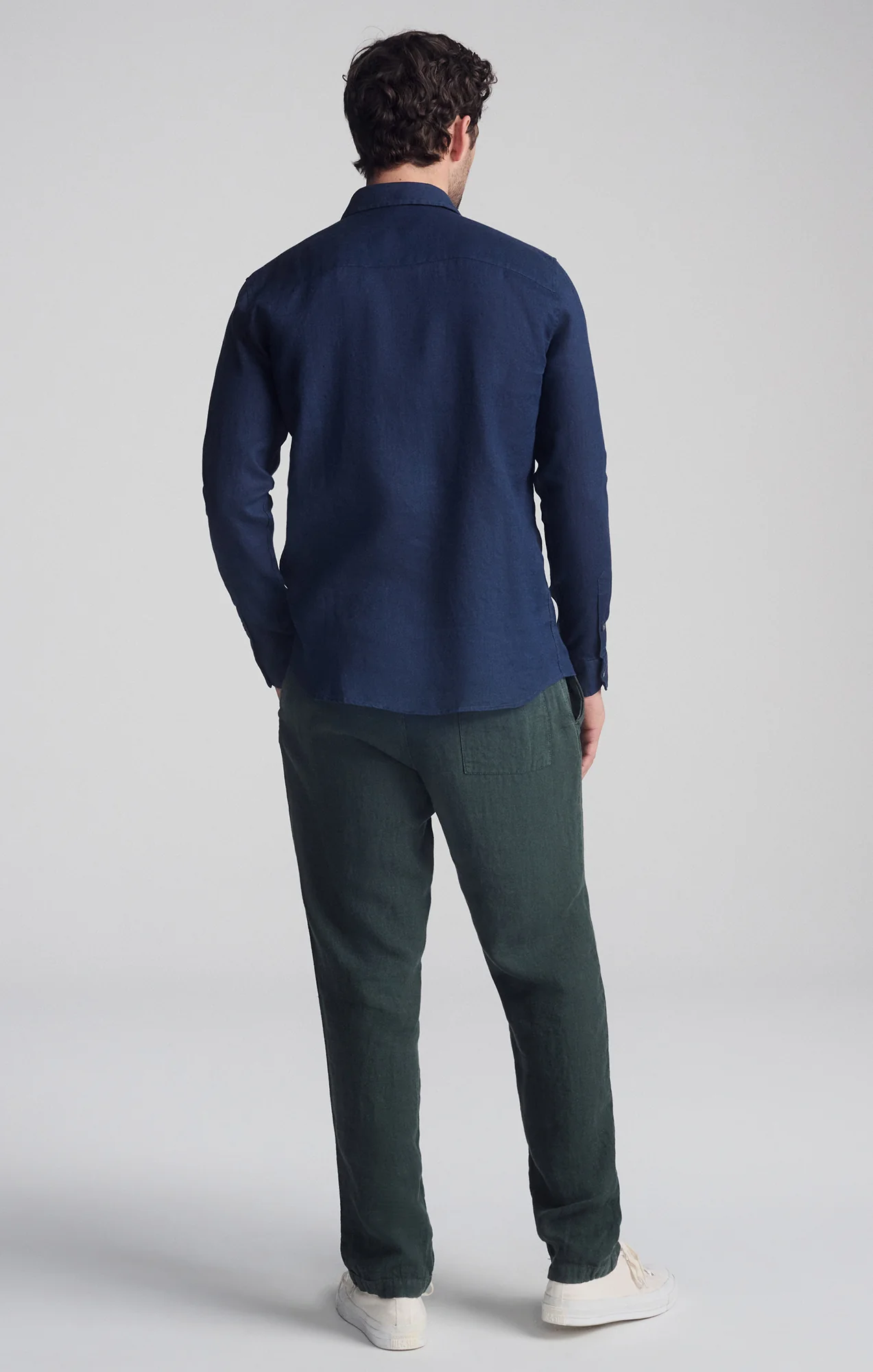 LINEN LONG SLEEVE BUTTON-UP SHIRT IN BLACK IRIS - Image 2