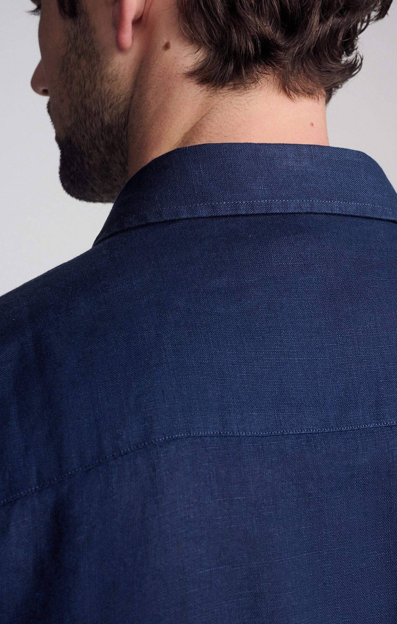 LINEN LONG SLEEVE BUTTON-UP SHIRT IN BLACK IRIS - Image 3