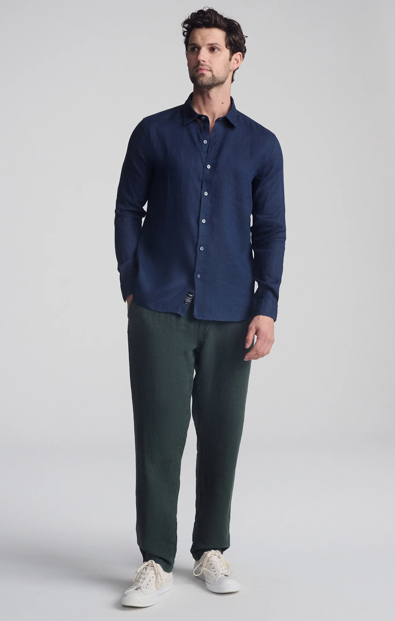 LINEN LONG SLEEVE BUTTON-UP SHIRT IN BLACK IRIS - Image 5