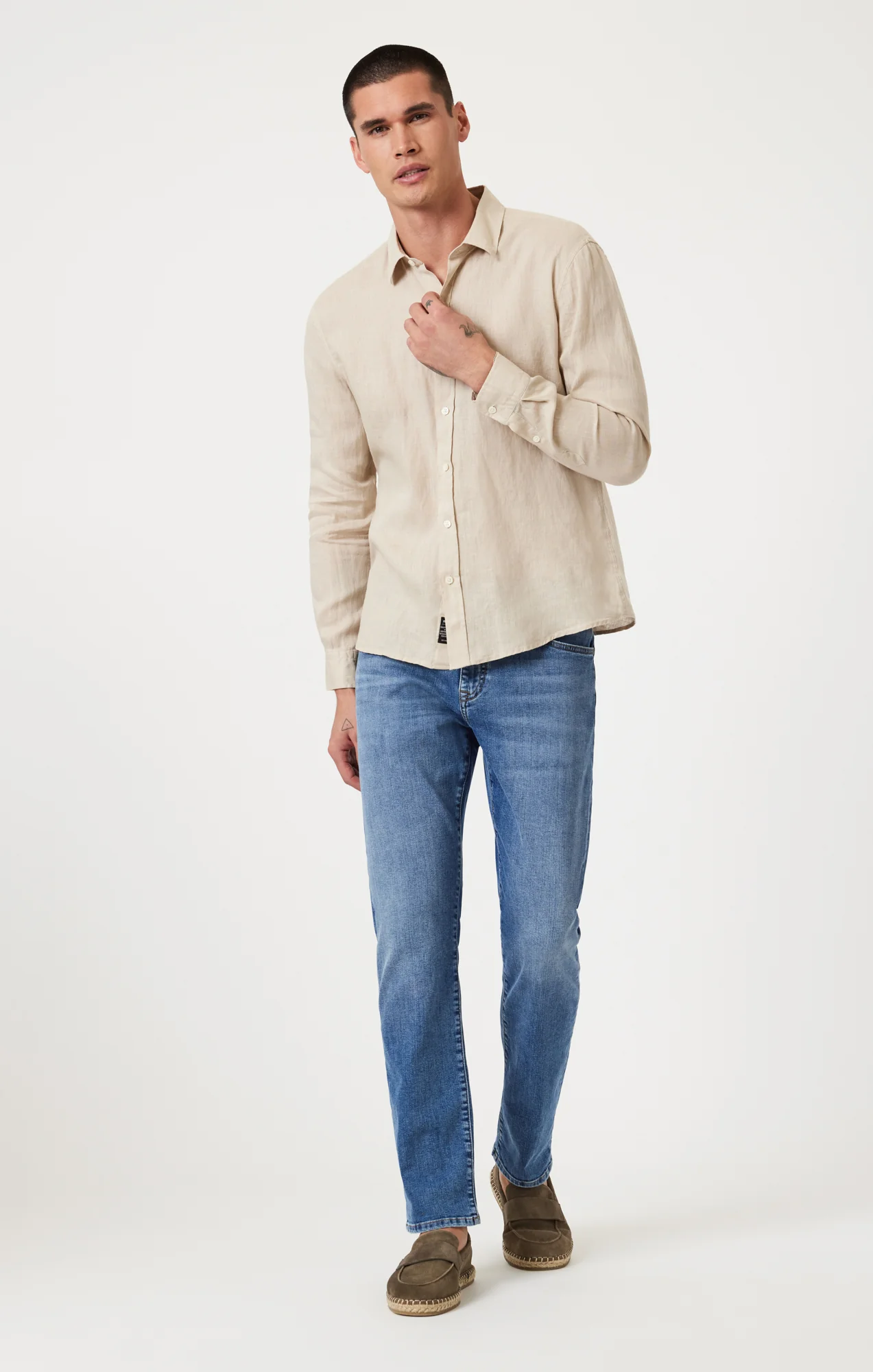 LINEN LONG SLEEVE BUTTON-UP SHIRT IN FEATHER GRAY - Image 4