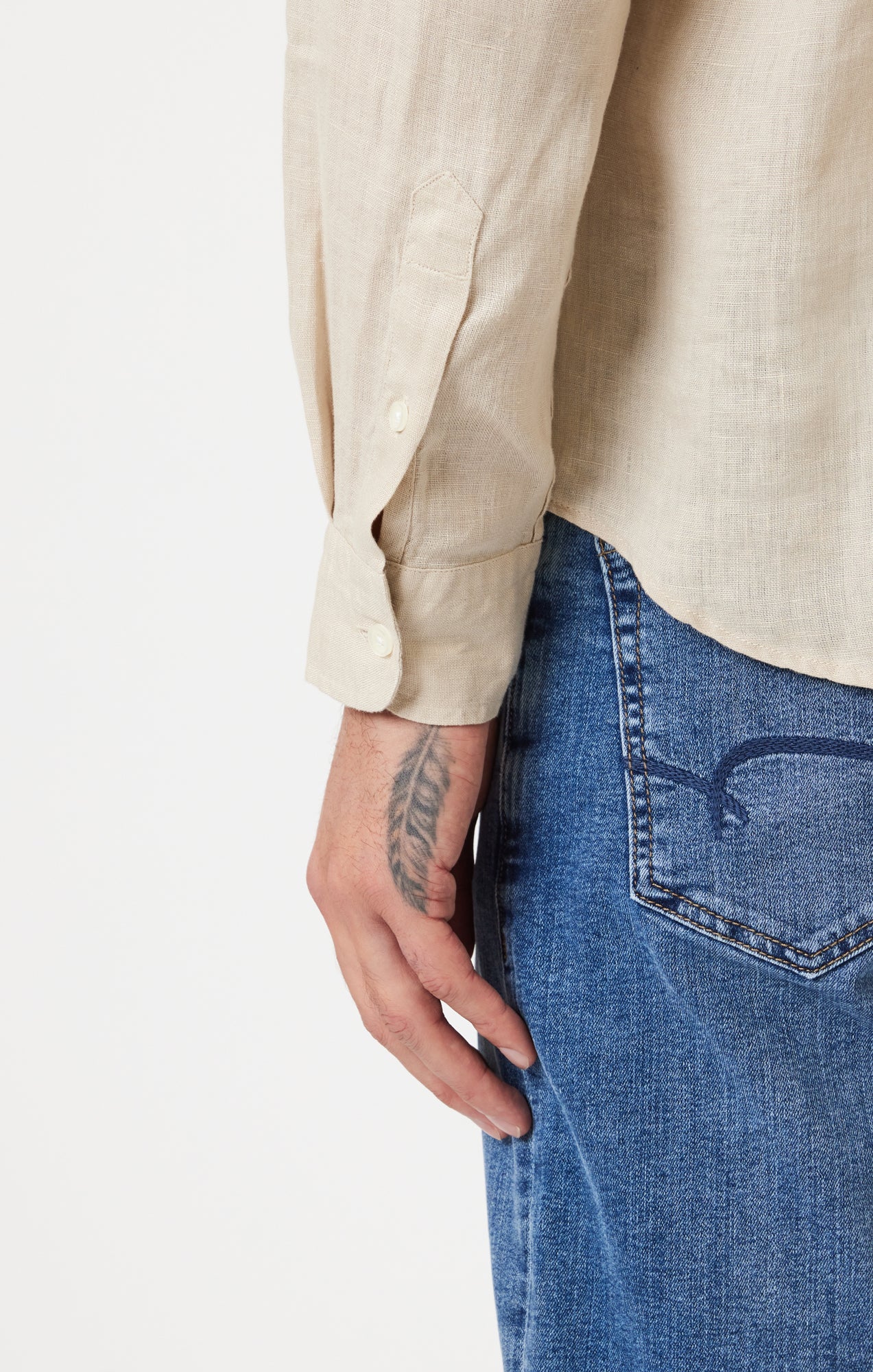 LINEN LONG SLEEVE BUTTON-UP SHIRT IN FEATHER GRAY - Image 5