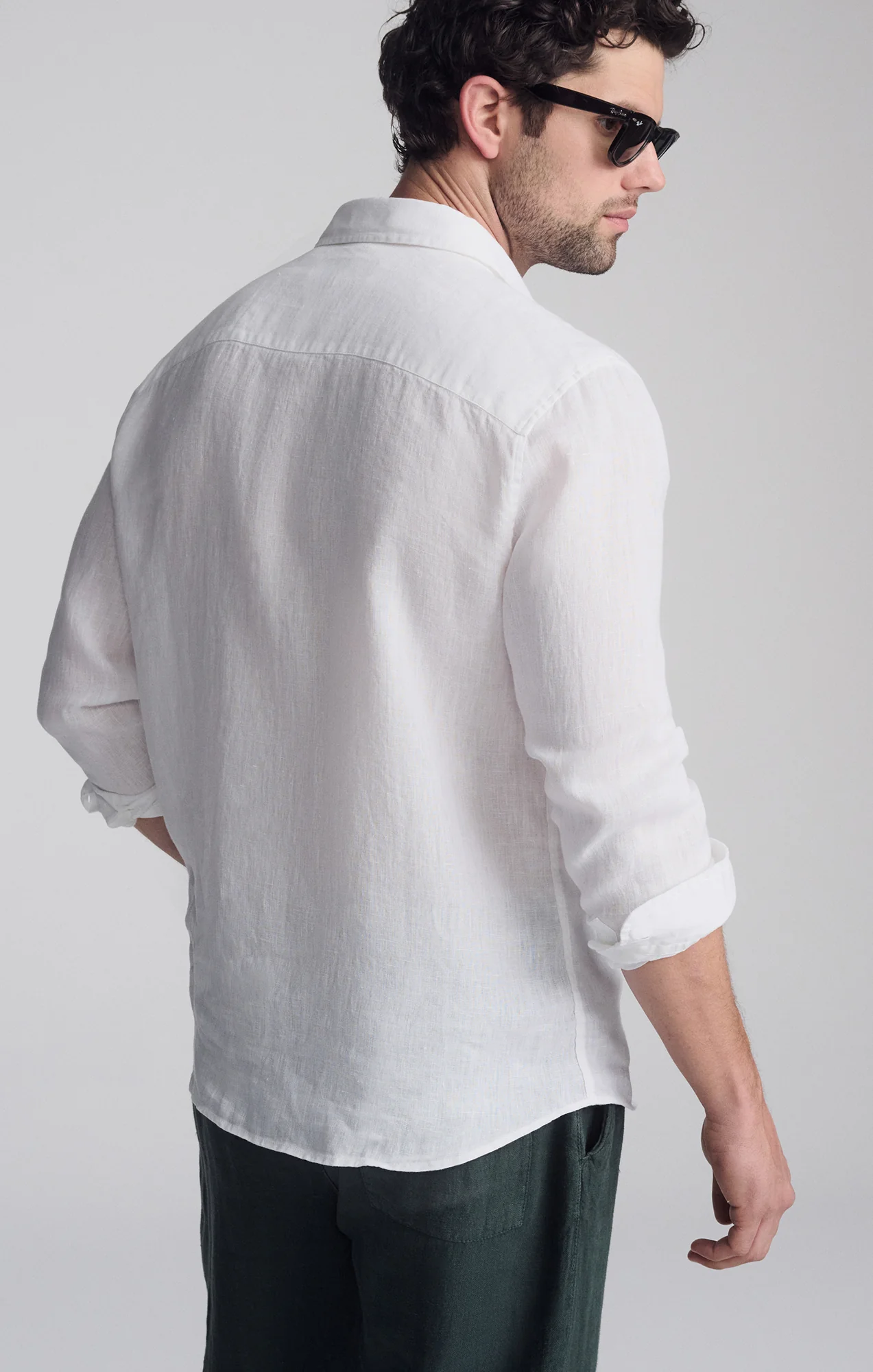 LINEN LONG SLEEVE BUTTON-UP SHIRT IN WHITE - Image 2
