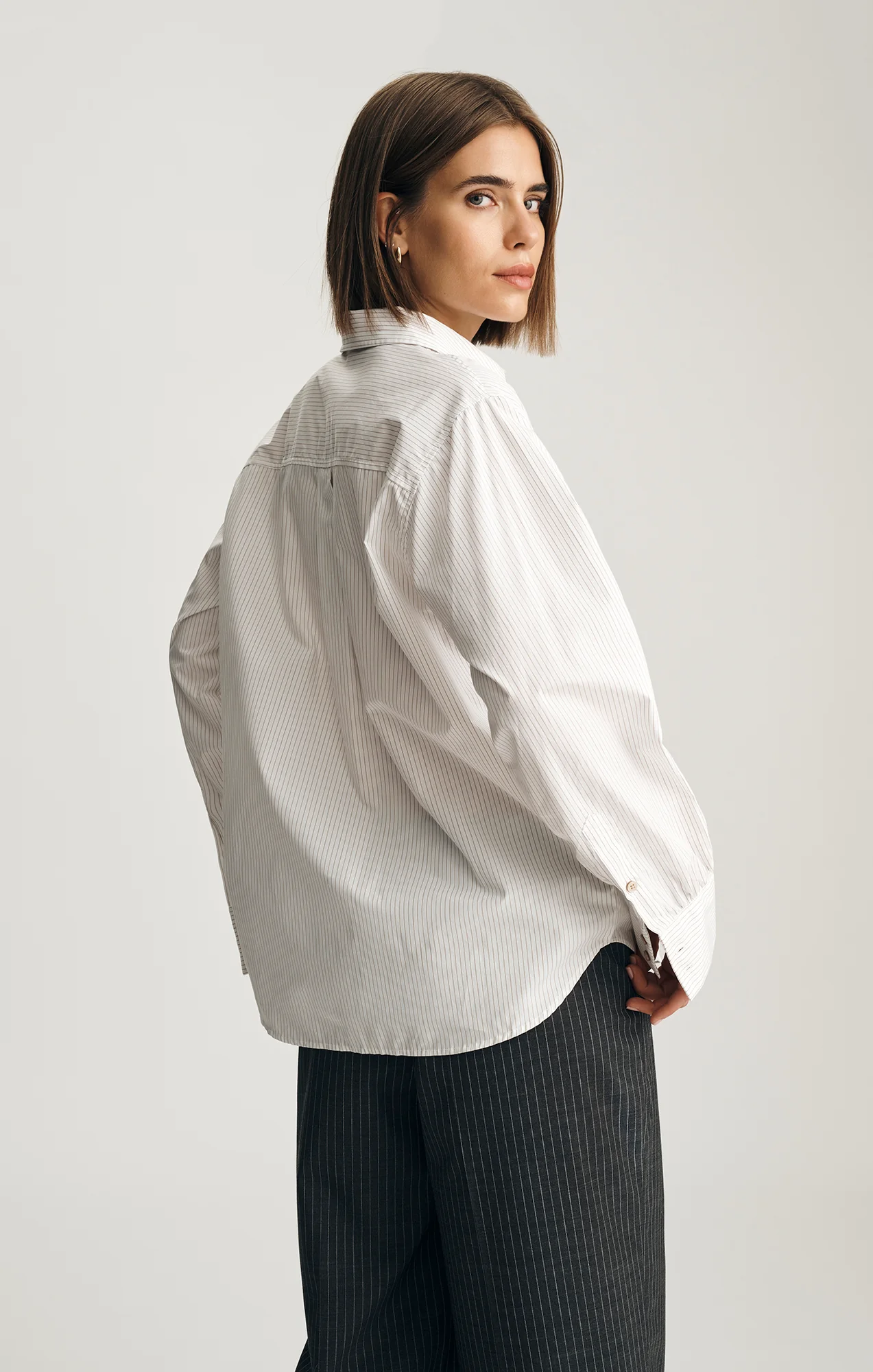 LONG SLEEVE BUTTON-UP SHIRT IN BEIGE STRIPE - Image 4