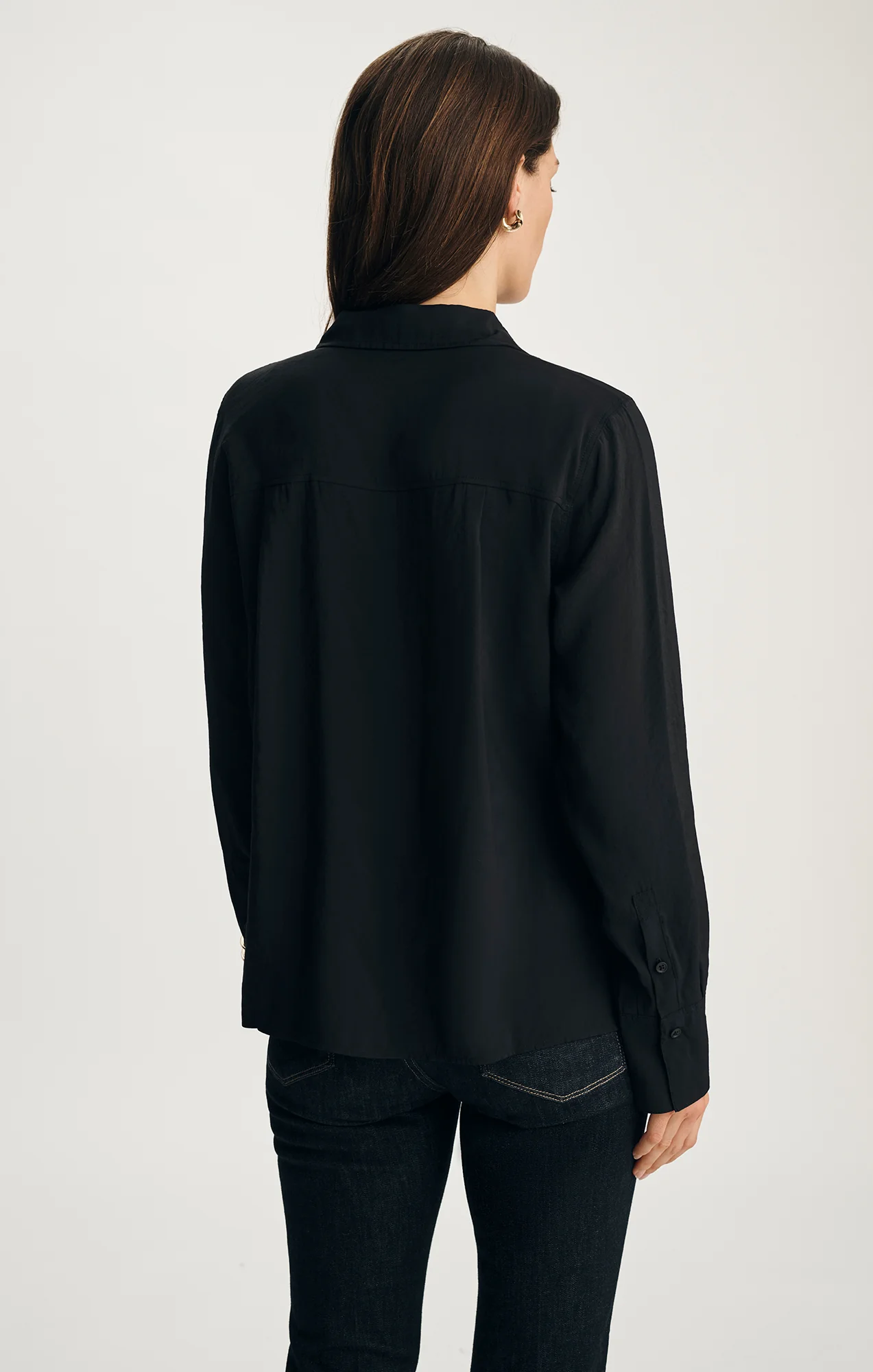 LUXE TOUCH TENCEL™ BUTTON-UP SHIRT IN BLACK - Image 3