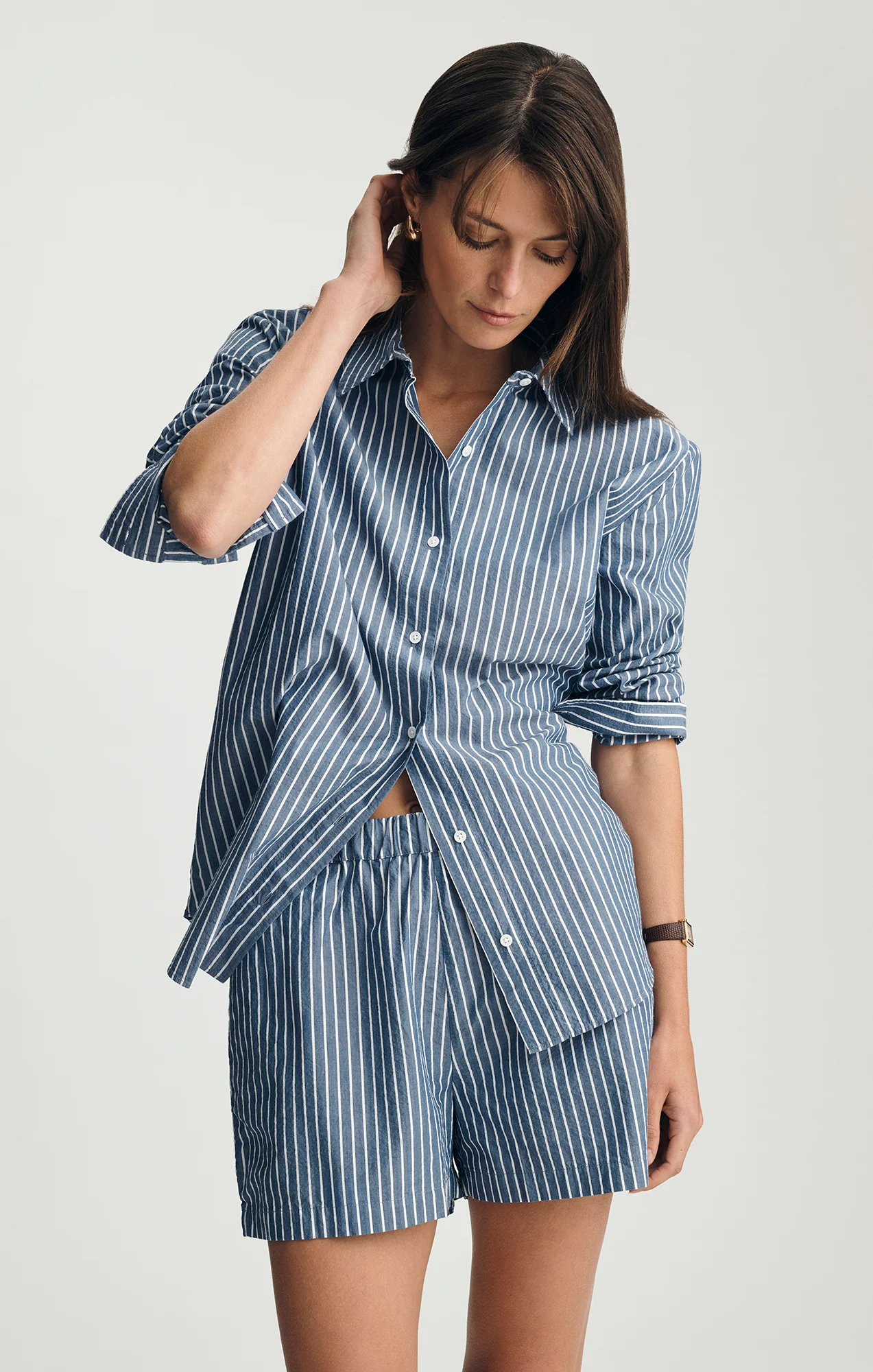 LONG SLEEVE BUTTON-UP SHIRT IN NAVY PEONY STRIPE