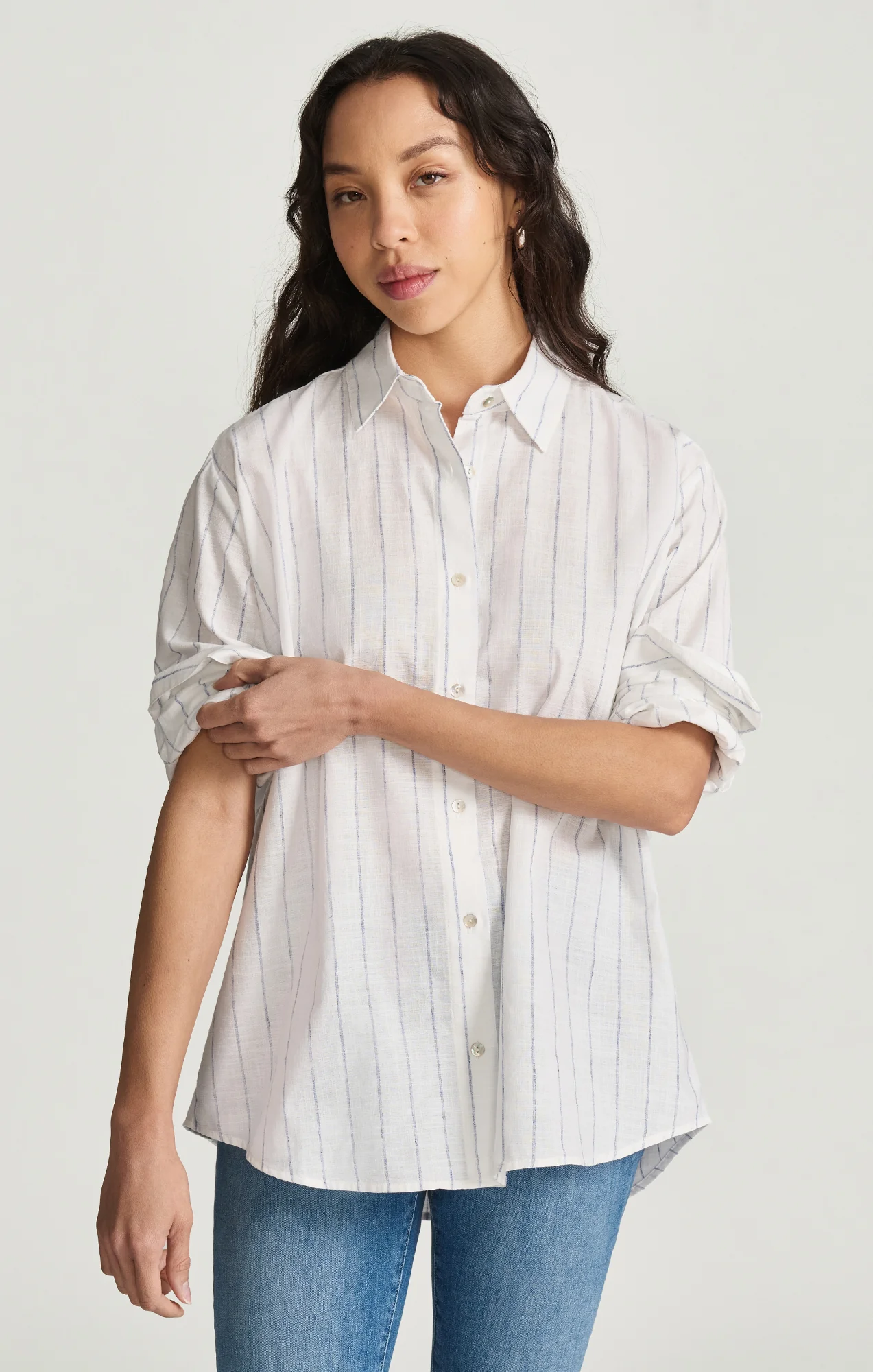 LONG SLEEVE BUTTON-UP SHIRT IN NAVY STRIPED