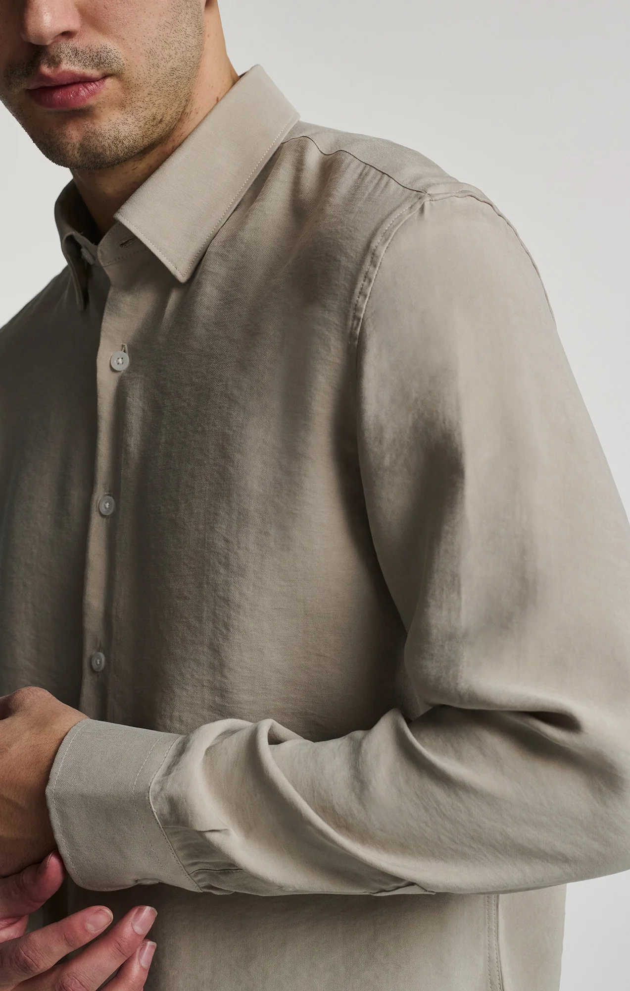 LONG SLEEVE BUTTON-UP SHIRT IN PALOMA - Image 4