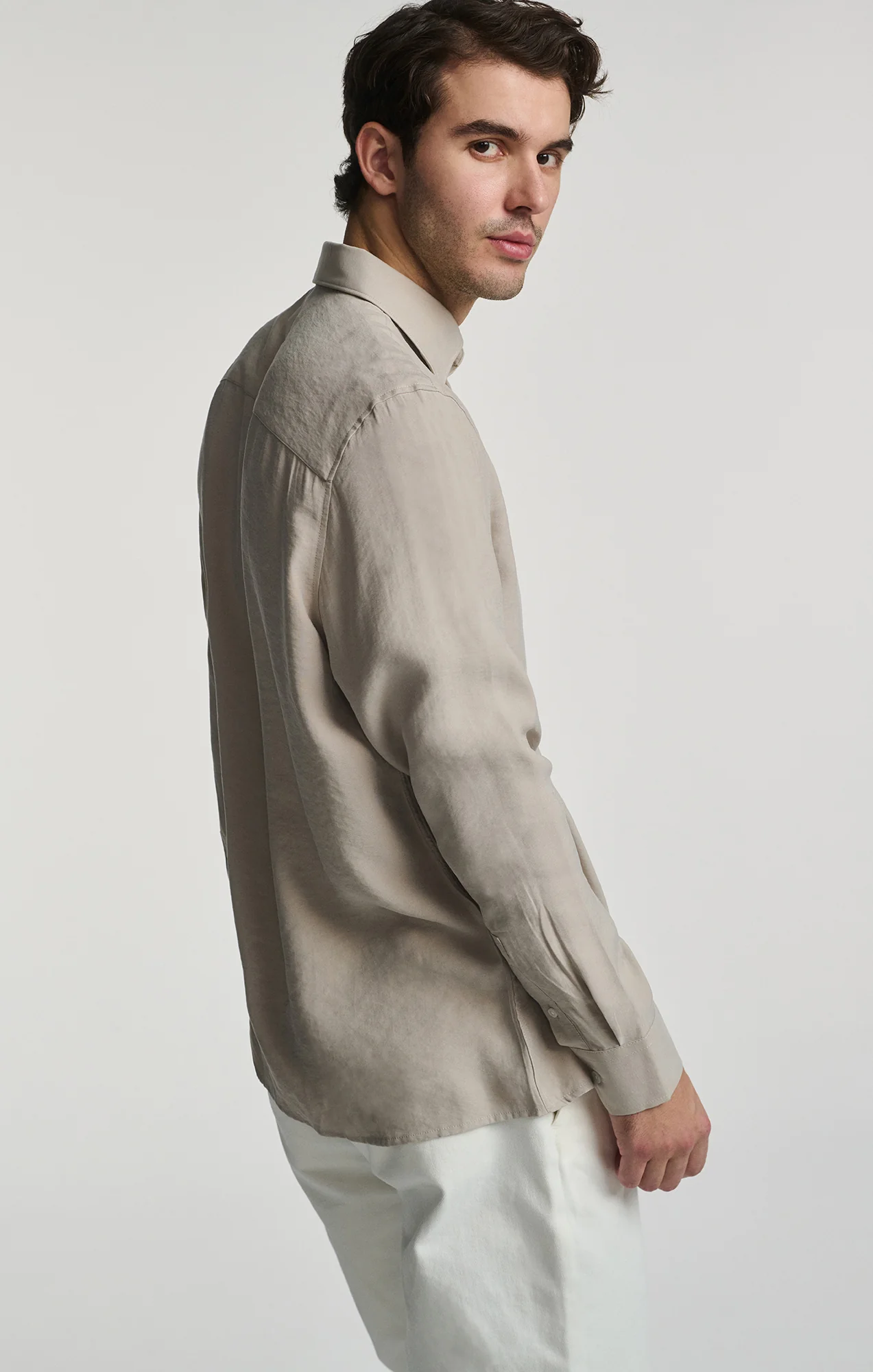 LONG SLEEVE BUTTON-UP SHIRT IN PALOMA - Image 5