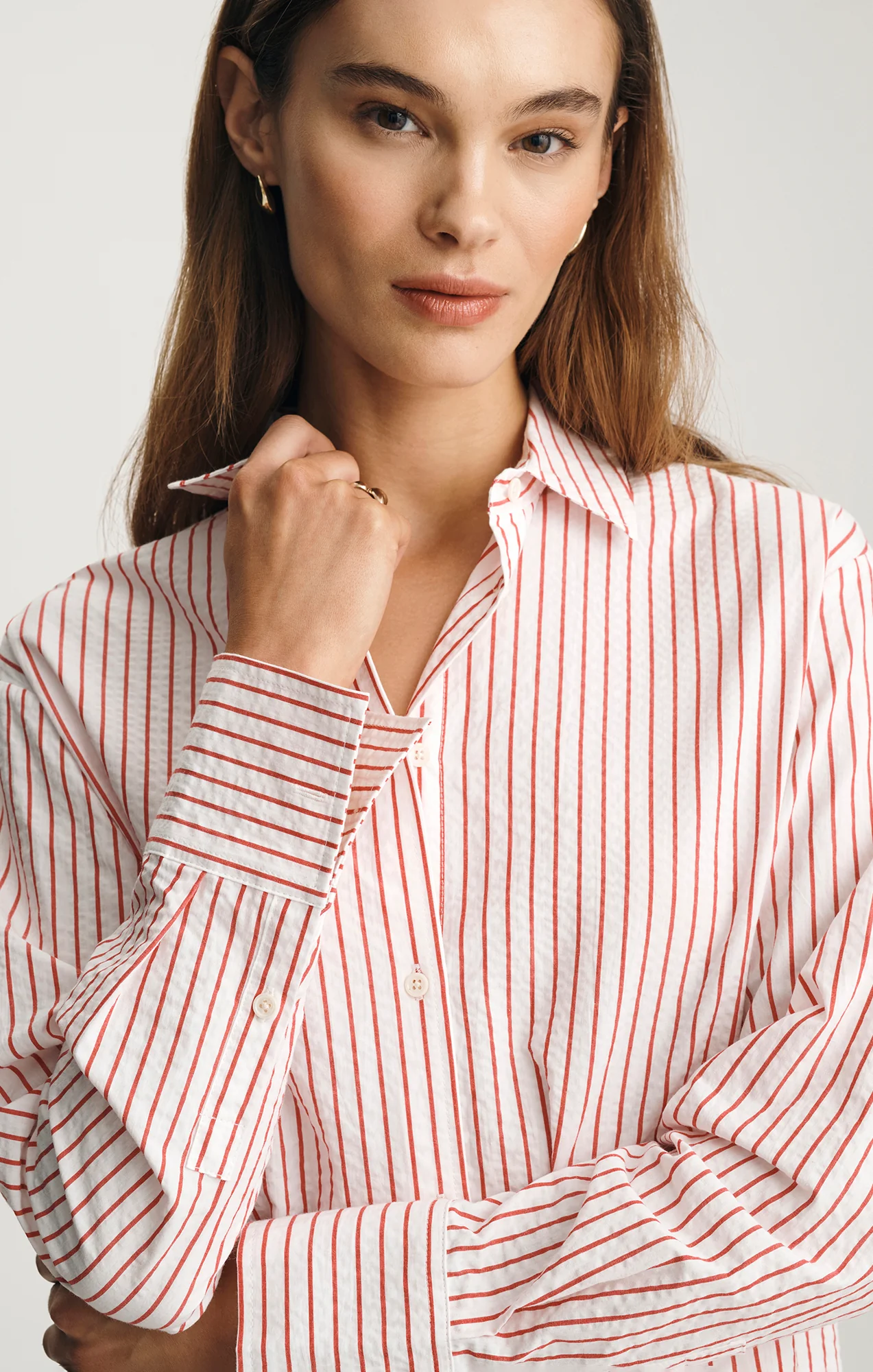LONG SLEEVE BUTTON-UP SHIRT IN RED STRIPED - Image 3