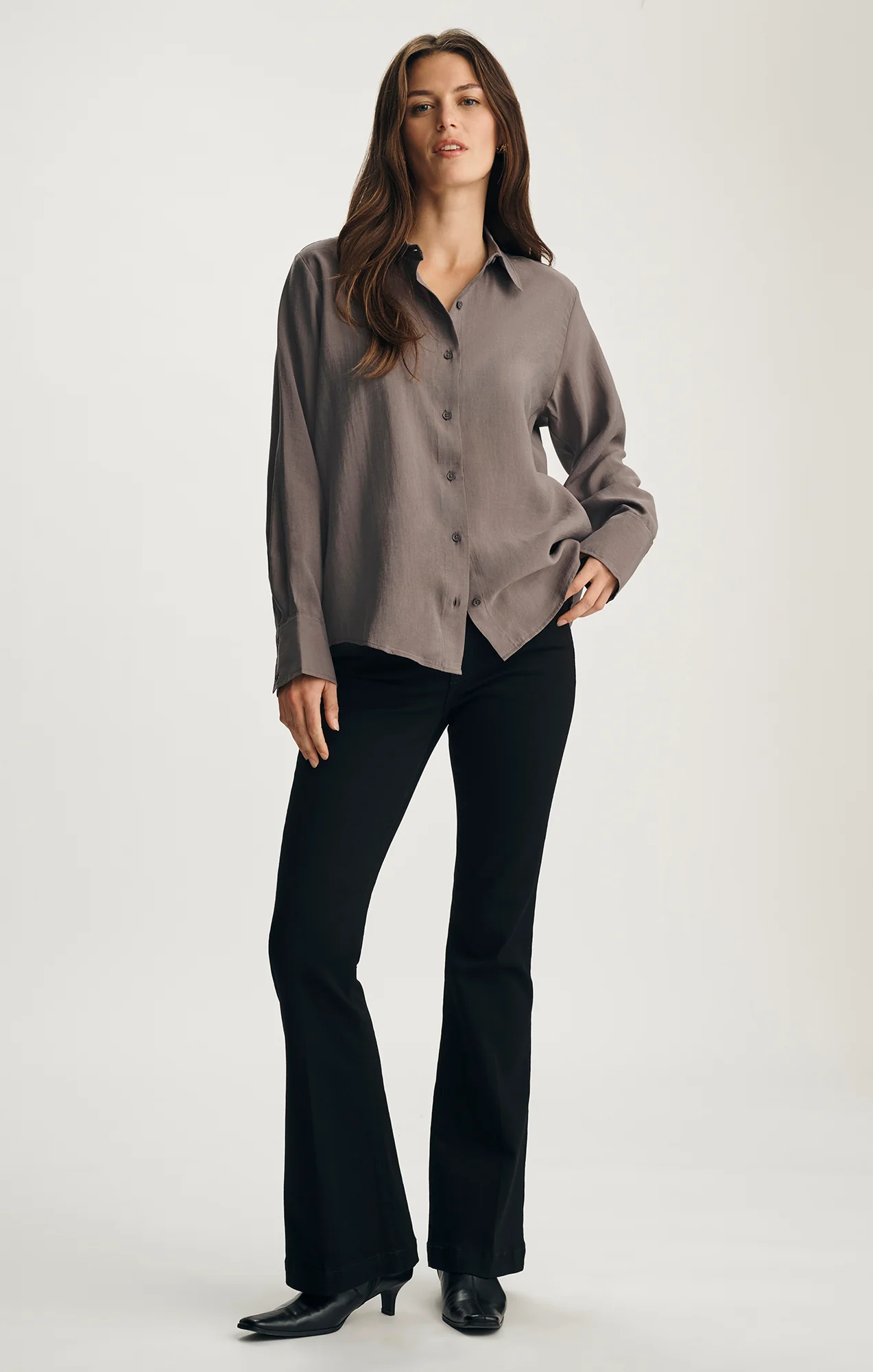 LUXE TOUCH TENCEL™ BUTTON-UP SHIRT IN TORNADO - Image 4