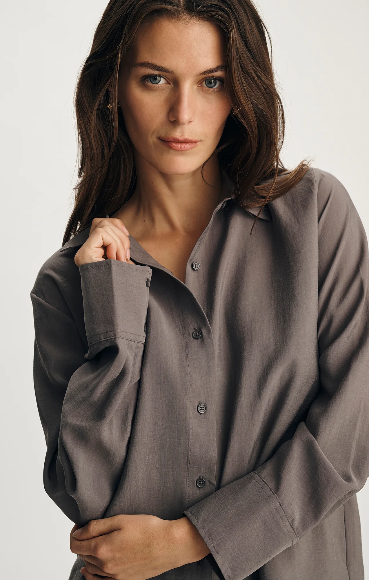 LUXE TOUCH TENCEL™ BUTTON-UP SHIRT IN TORNADO - Image 5