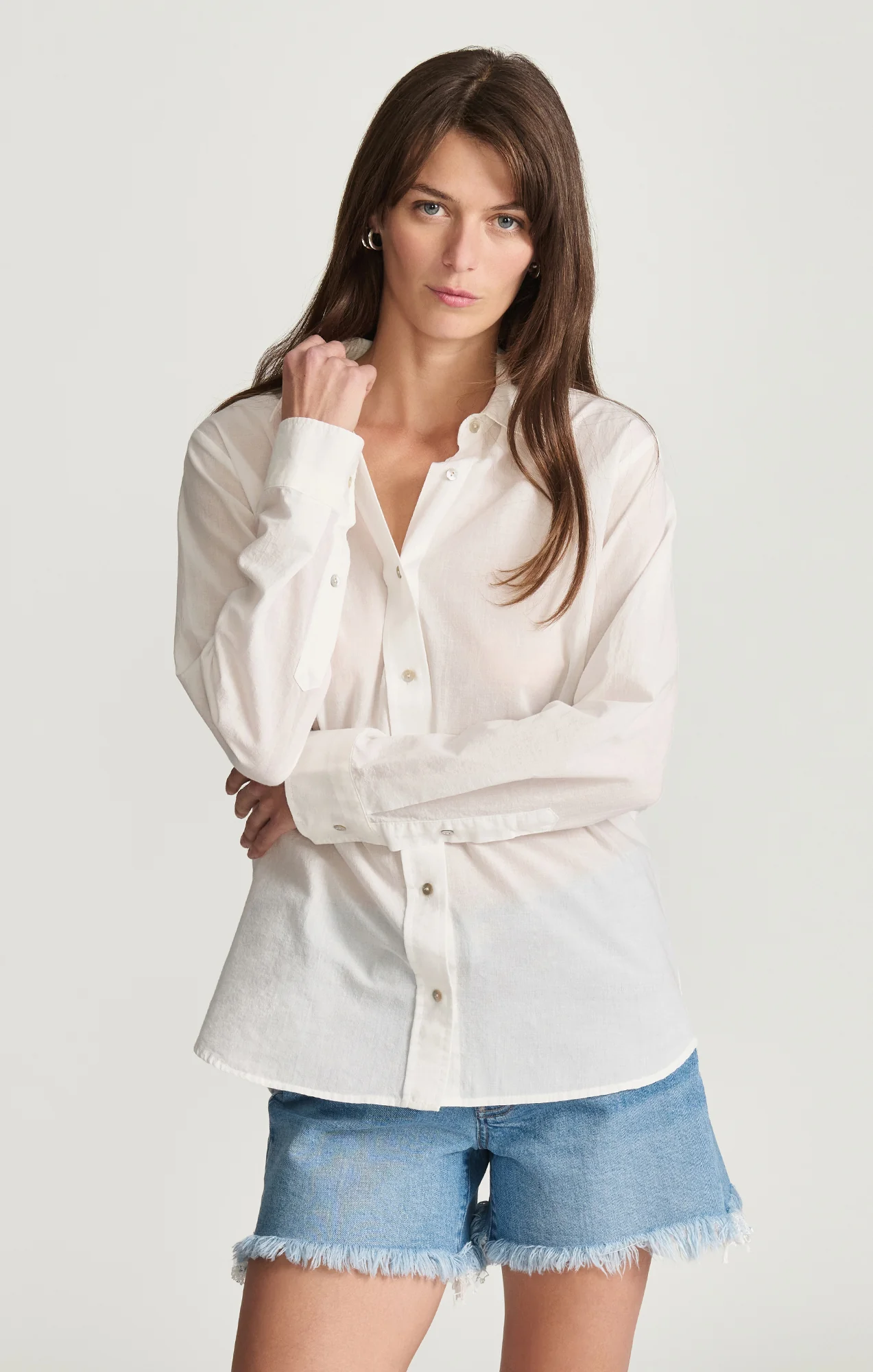LONG SLEEVE BUTTON-UP SHIRT IN WHITE
