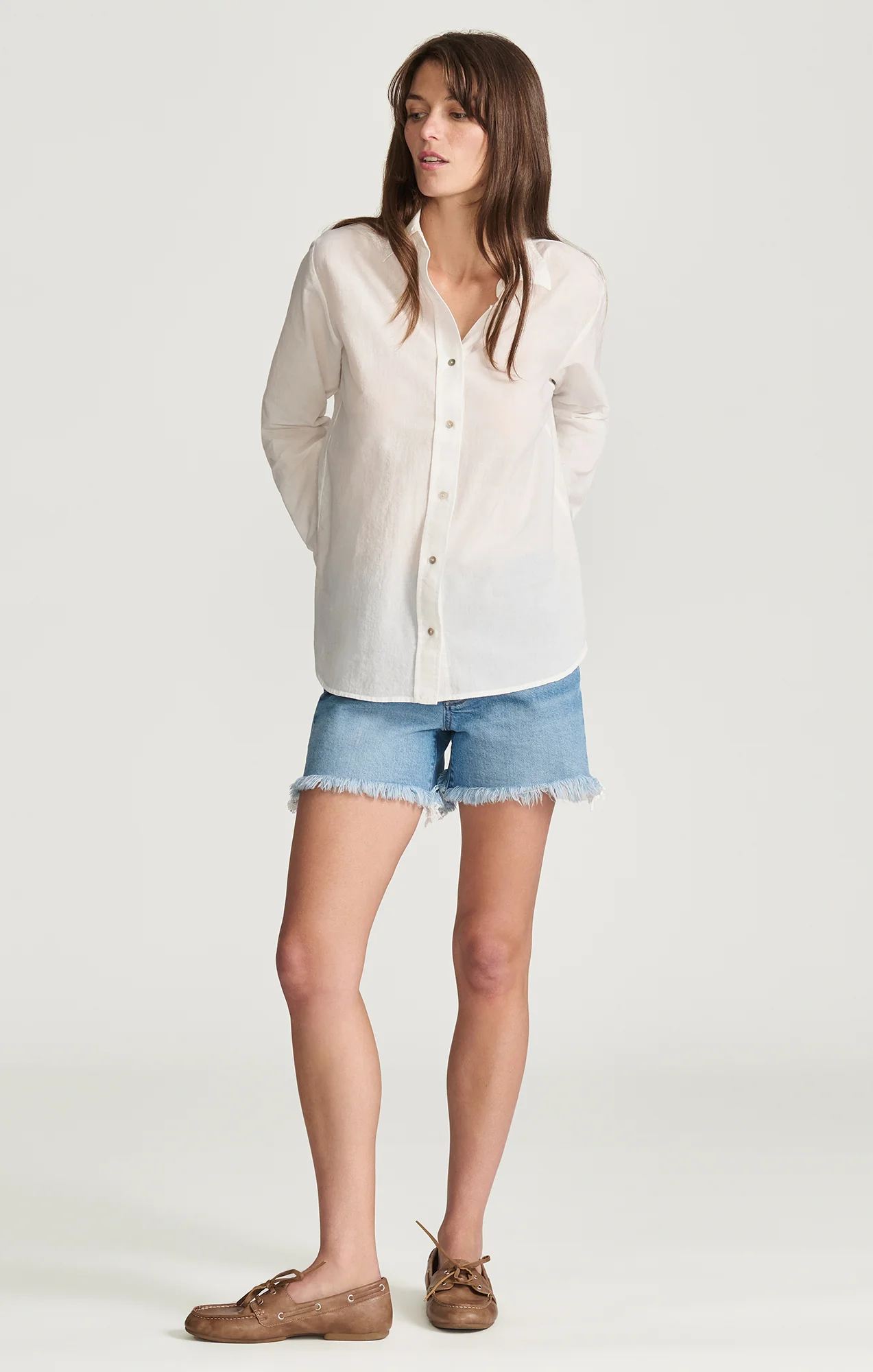 LONG SLEEVE BUTTON-UP SHIRT IN WHITE - Image 2