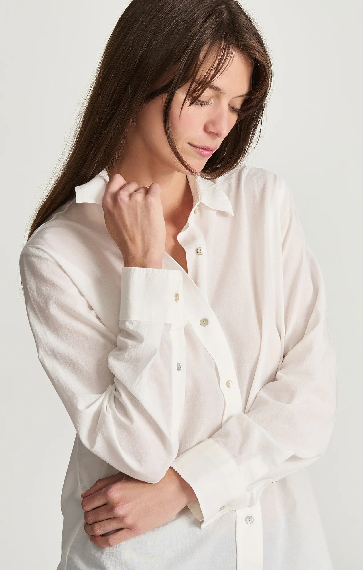 LONG SLEEVE BUTTON-UP SHIRT IN WHITE - Image 3