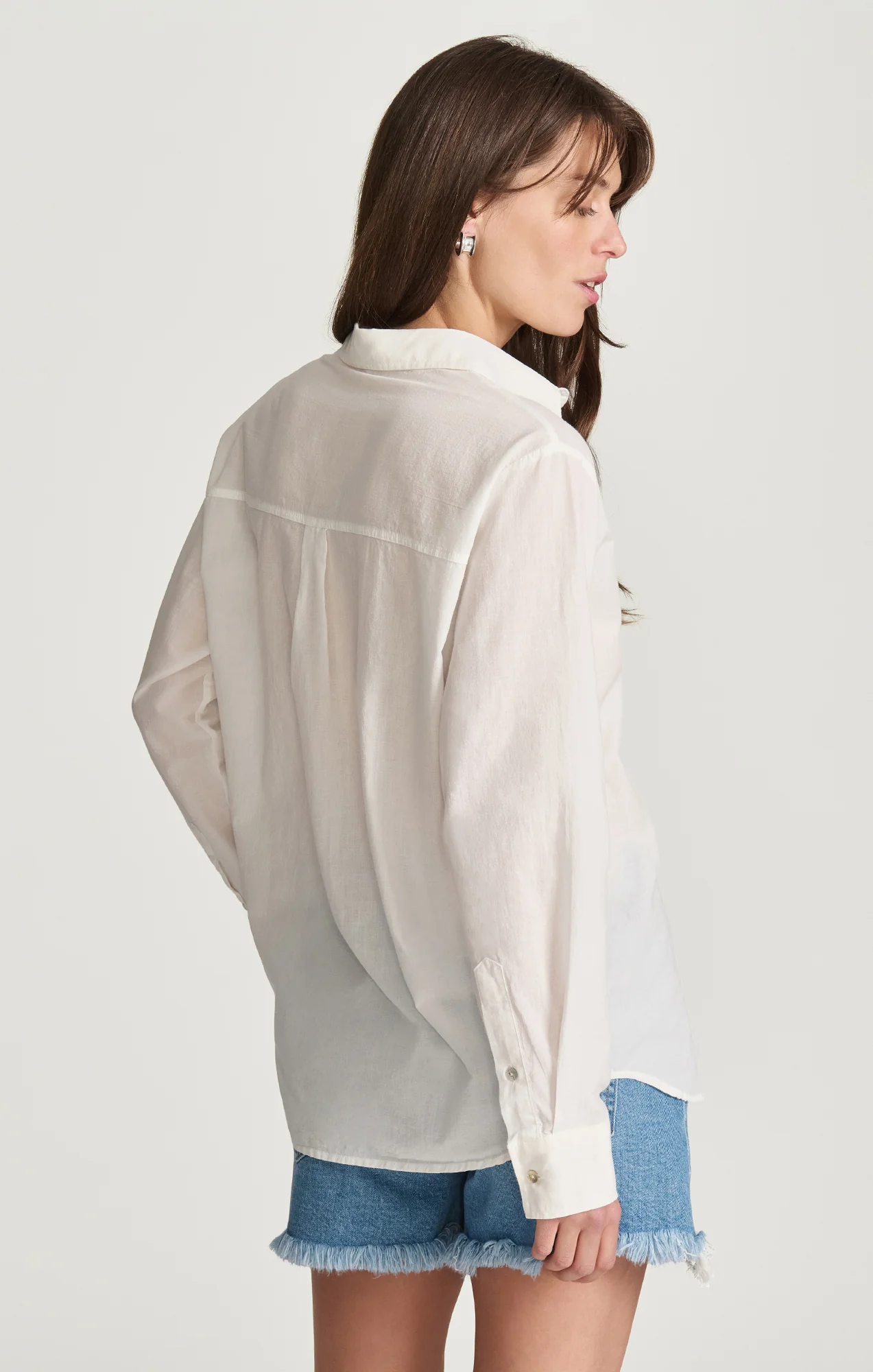 LONG SLEEVE BUTTON-UP SHIRT IN WHITE - Image 4