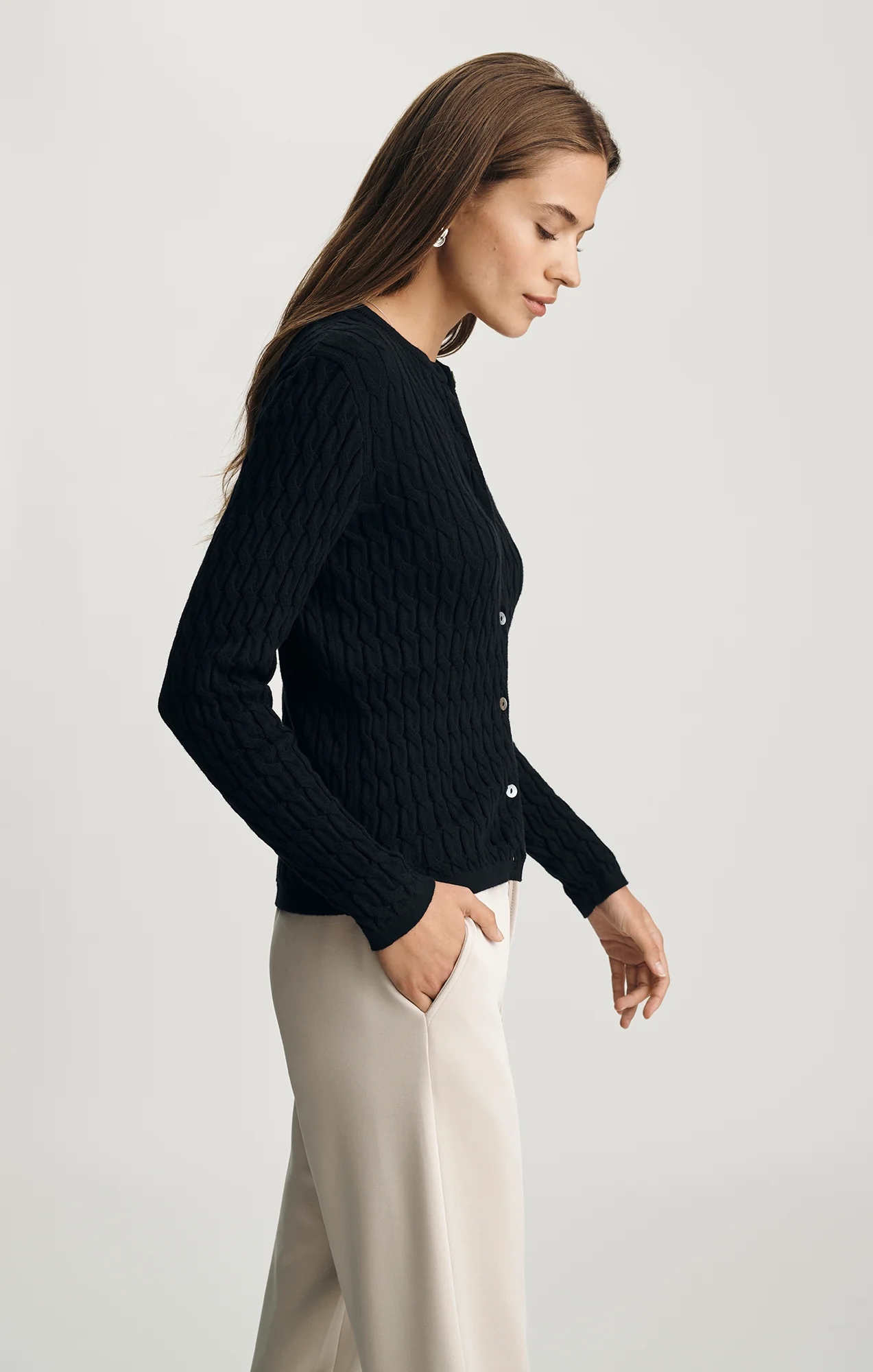 EDITION CABLE-KNIT CARDIGAN IN BLACK - Image 3