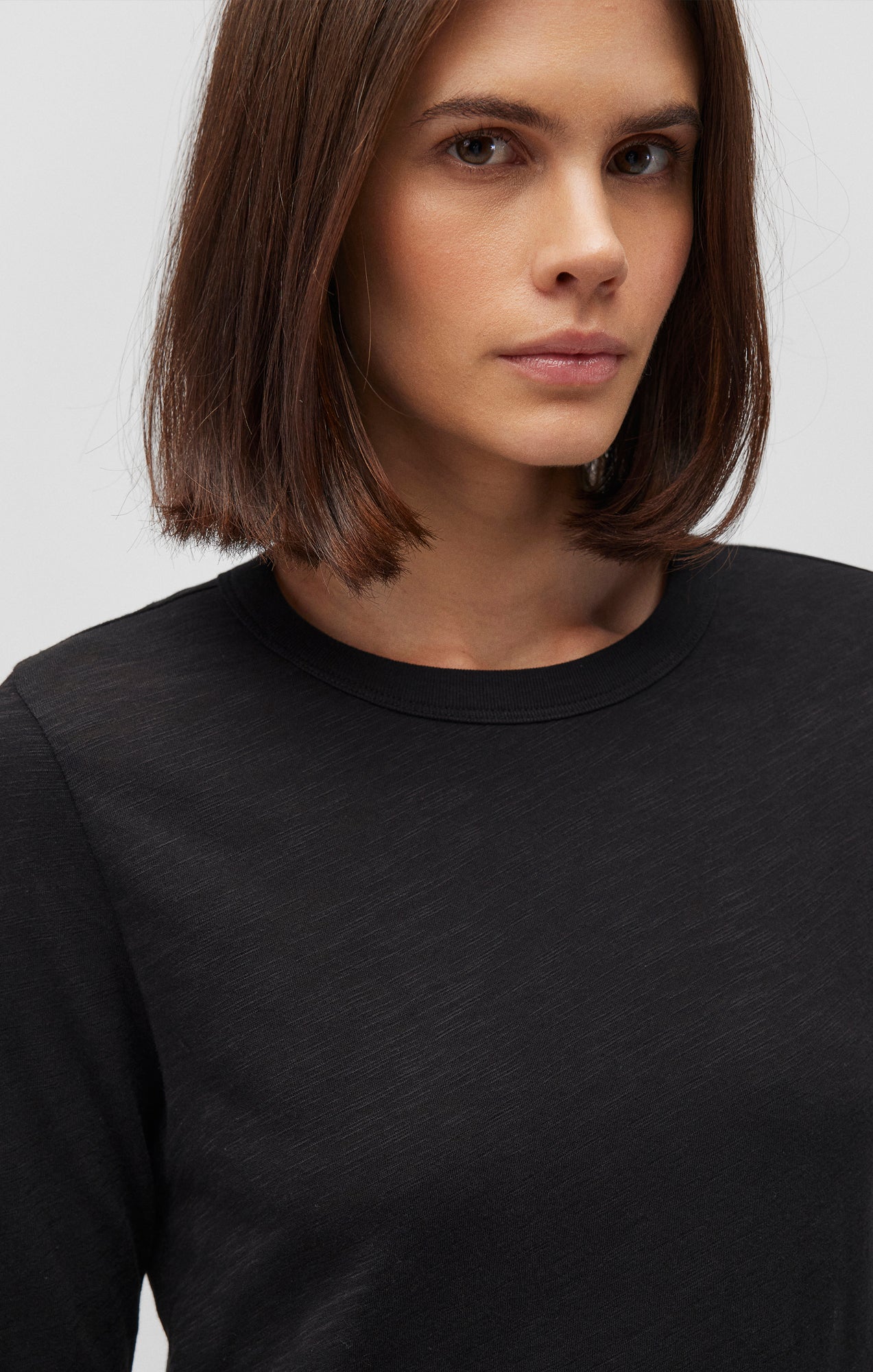 LONG SLEEVE CREW NECK T-SHIRT IN BLACK - Image 4