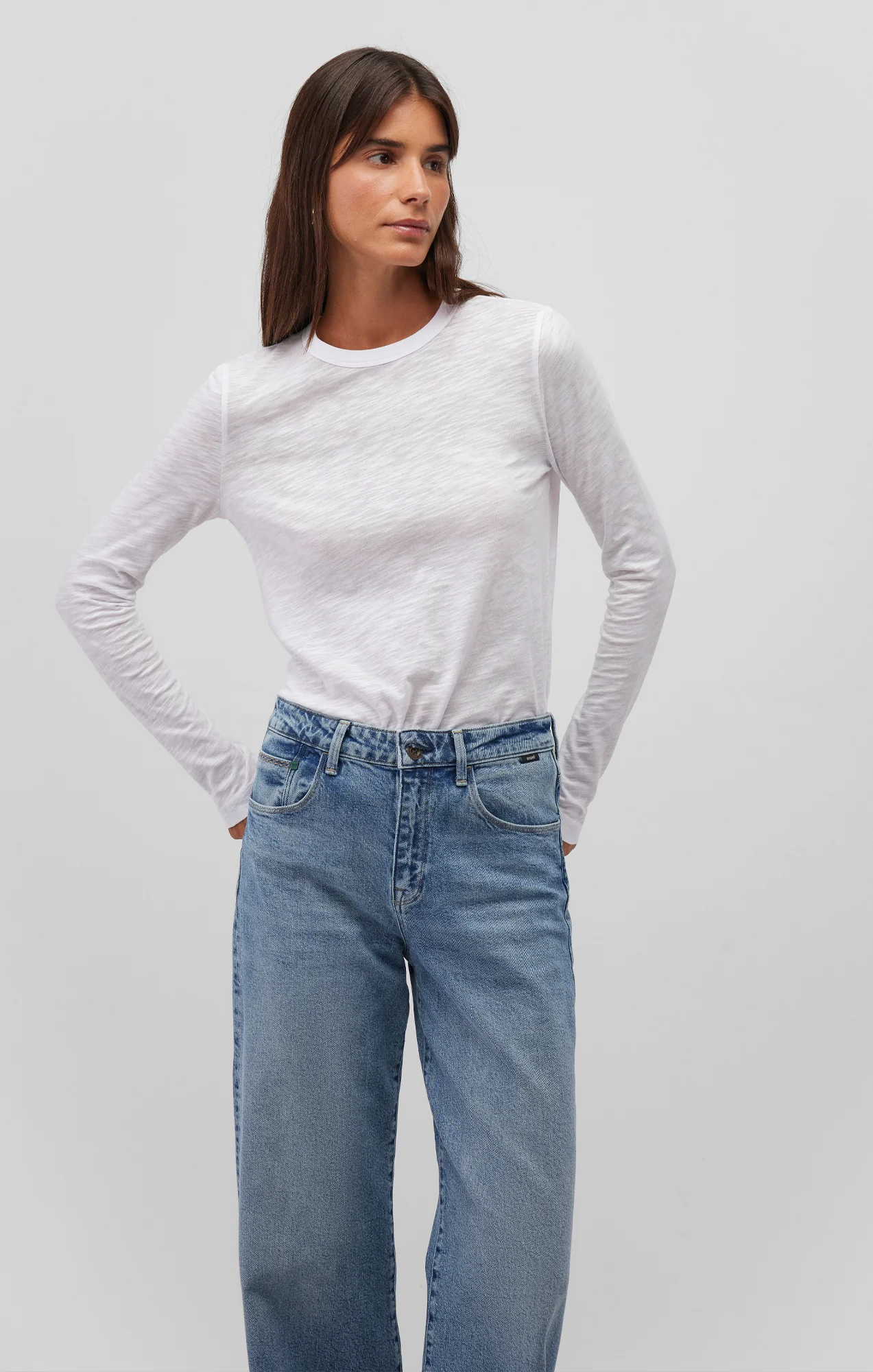 LONG SLEEVE CREW NECK T-SHIRT IN WHITE - Image 2