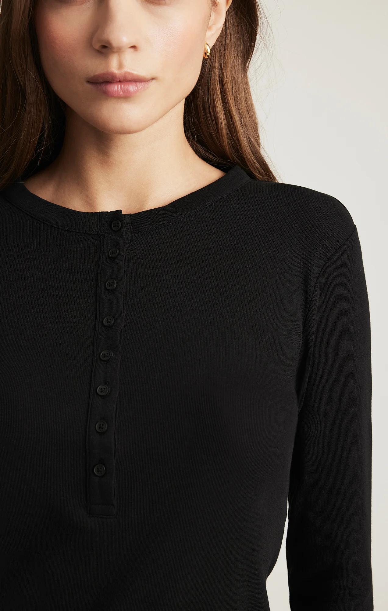 HENLEY LONG SLEEVE T-SHIRT IN BLACK - Image 4
