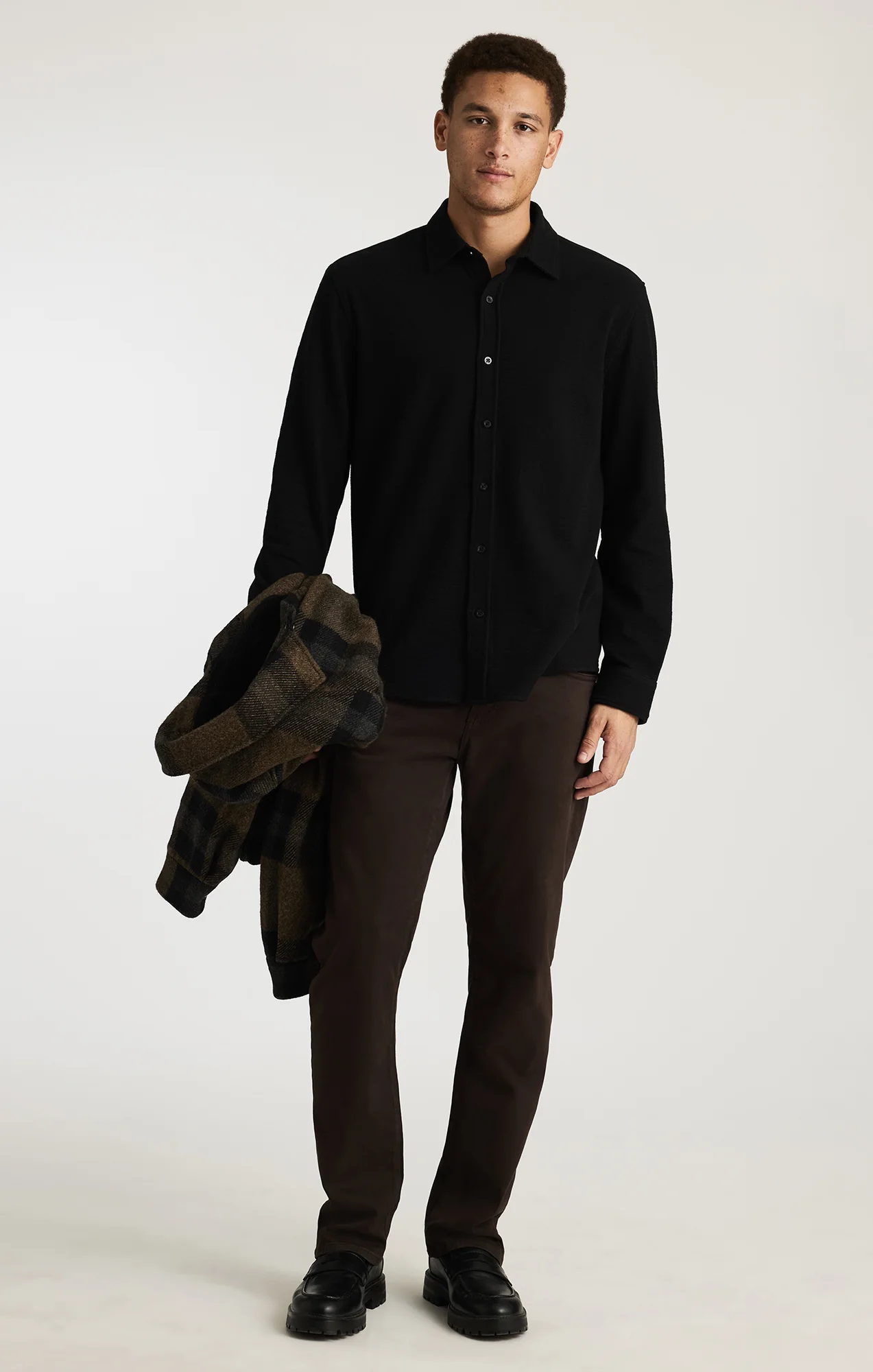 LONG SLEEVE BUTTON-UP SHIRT IN BLACK - Image 5
