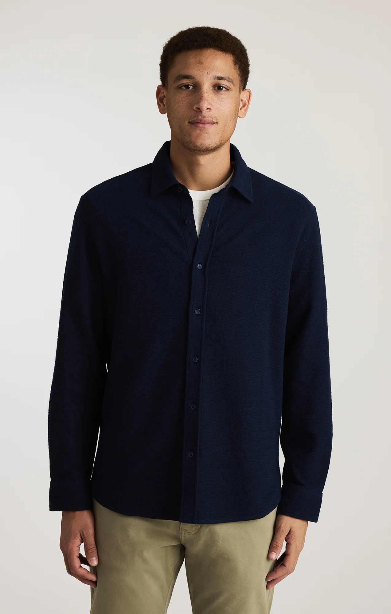 LONG SLEEVE BUTTON-UP SHIRT IN BLACK IRIS