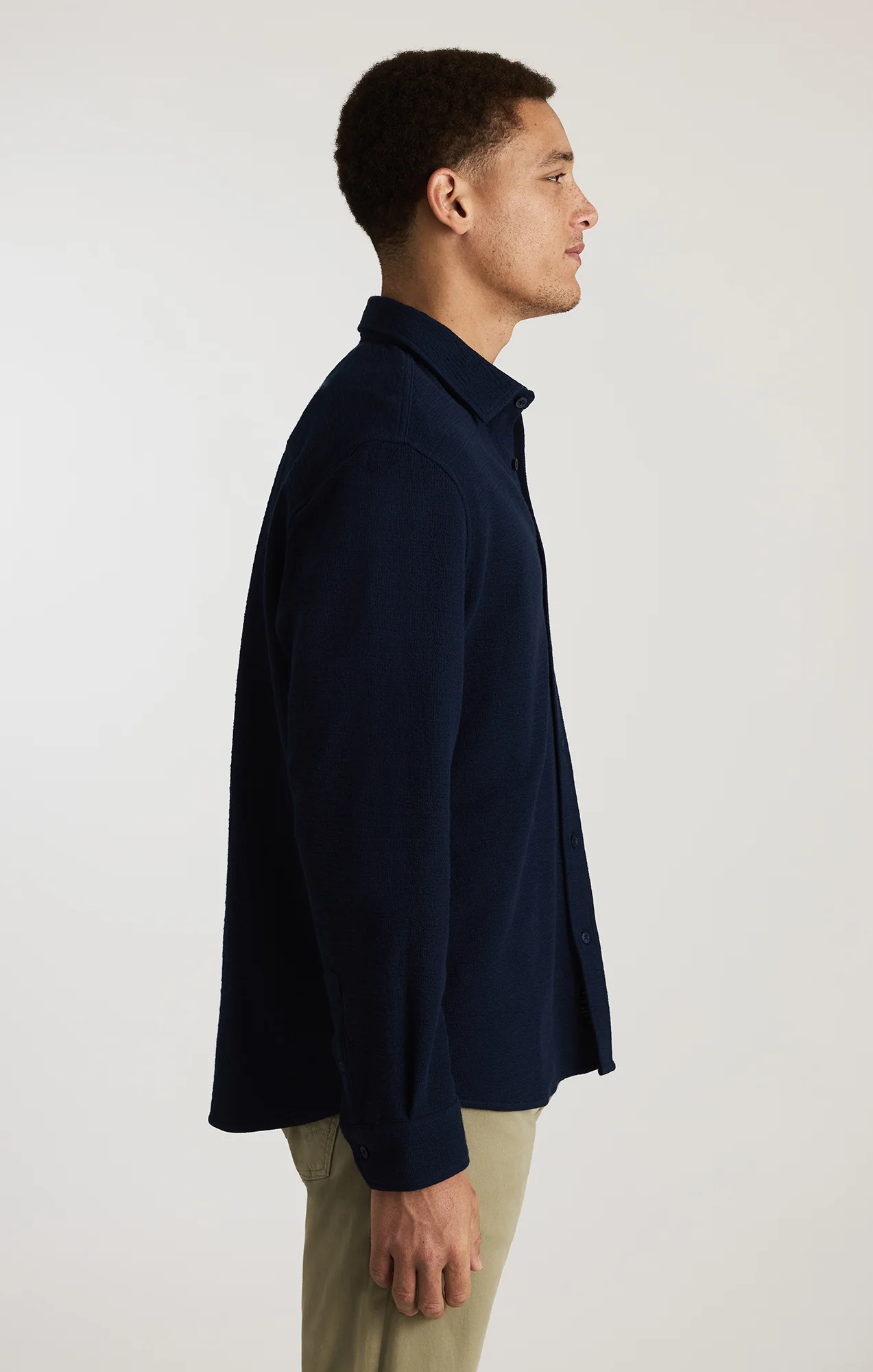 LONG SLEEVE BUTTON-UP SHIRT IN BLACK IRIS - Image 5