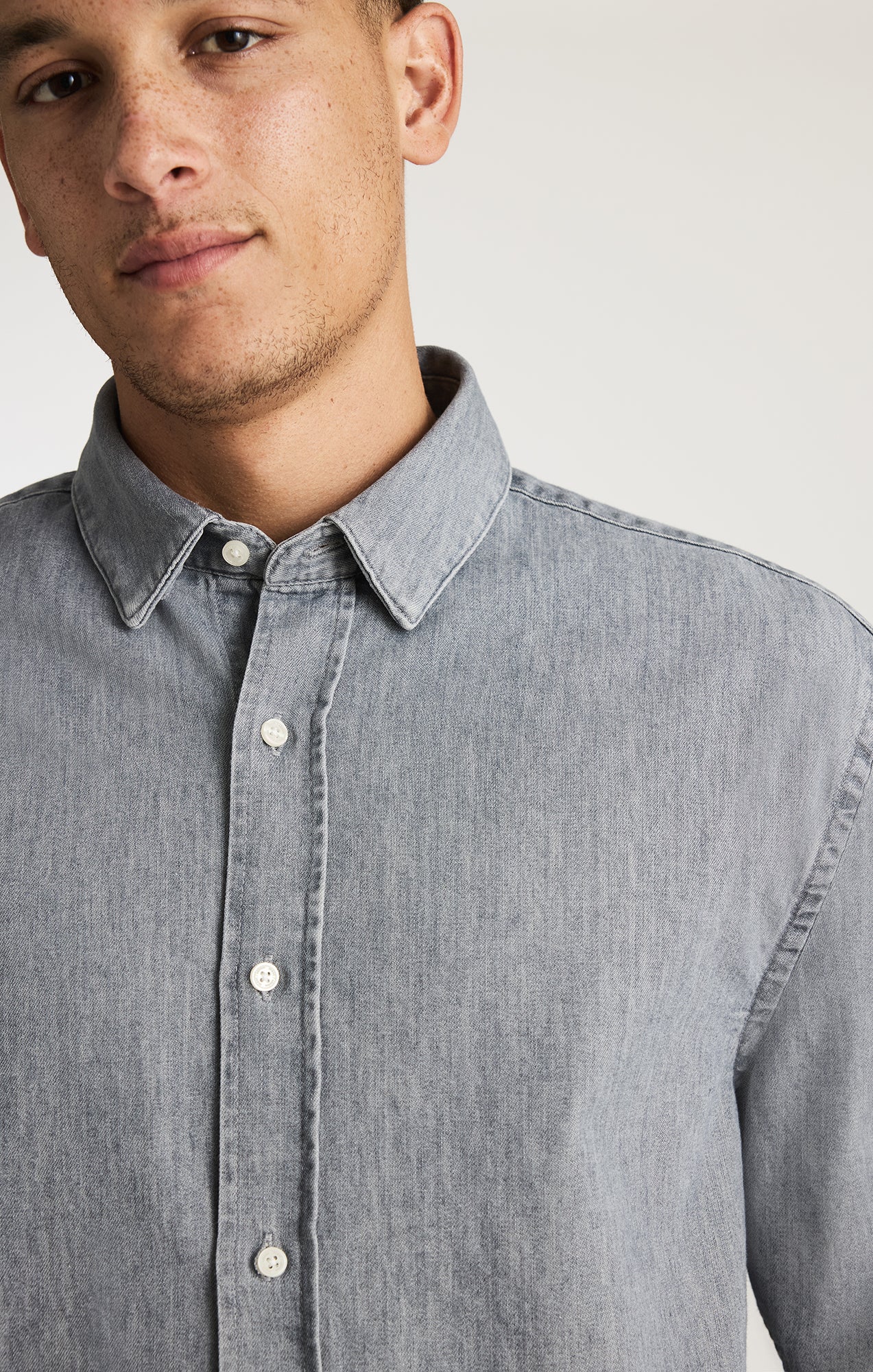 EDITION LONG SLEEVE BUTTON-UP SHIRT IN GREY INDIGO - Image 4