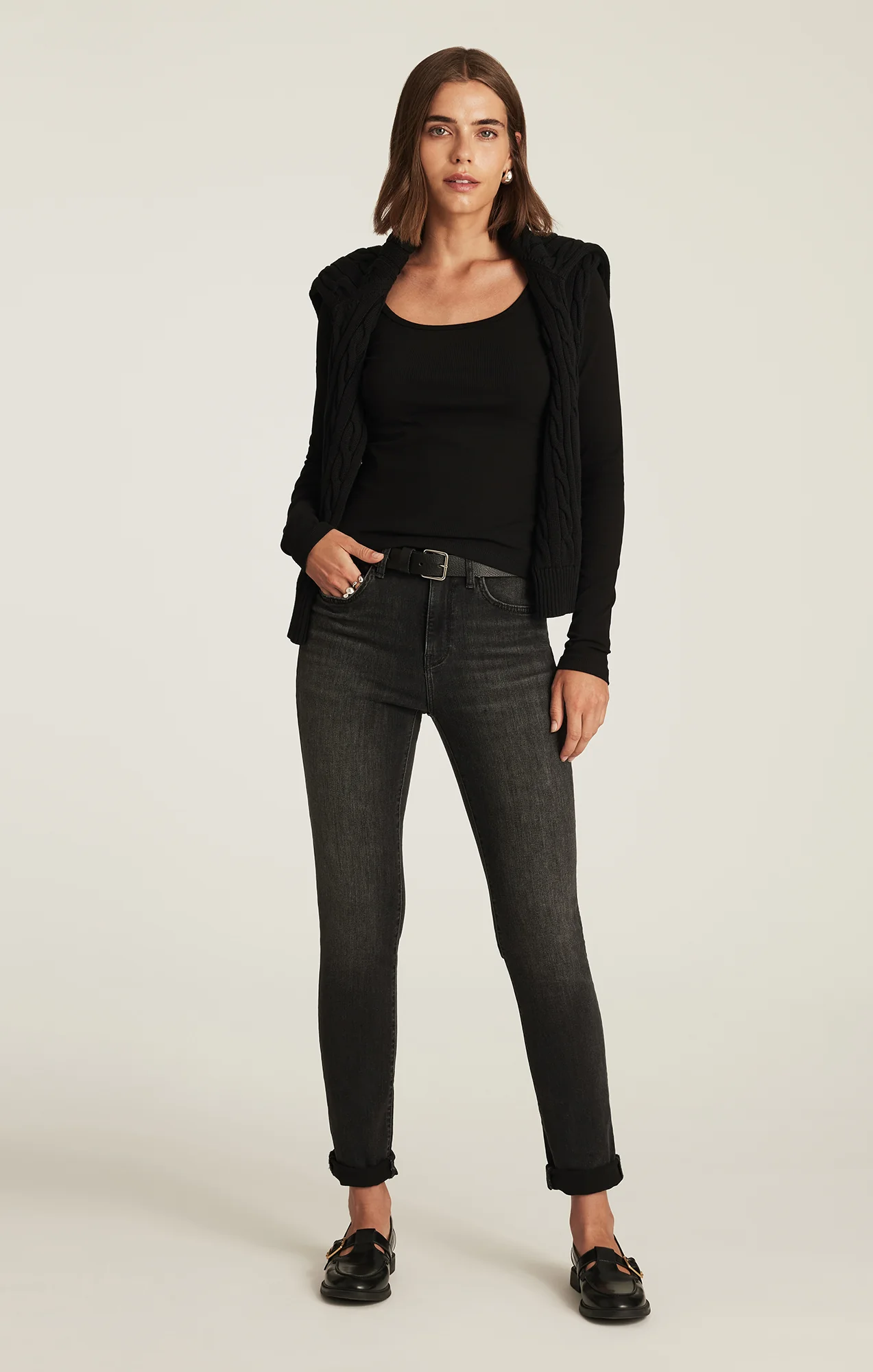 SOFIA RIBBED SQUARE NECK T-SHIRT IN BLACK - Image 5