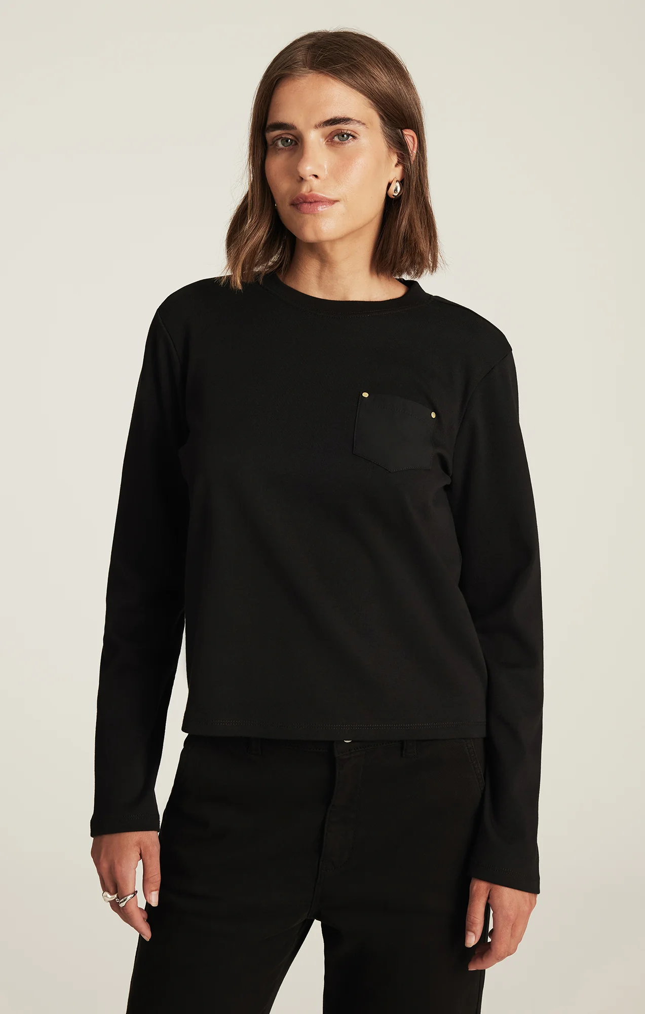 ONE POCKET LONG SLEEVE T-SHIRT IN BLACK