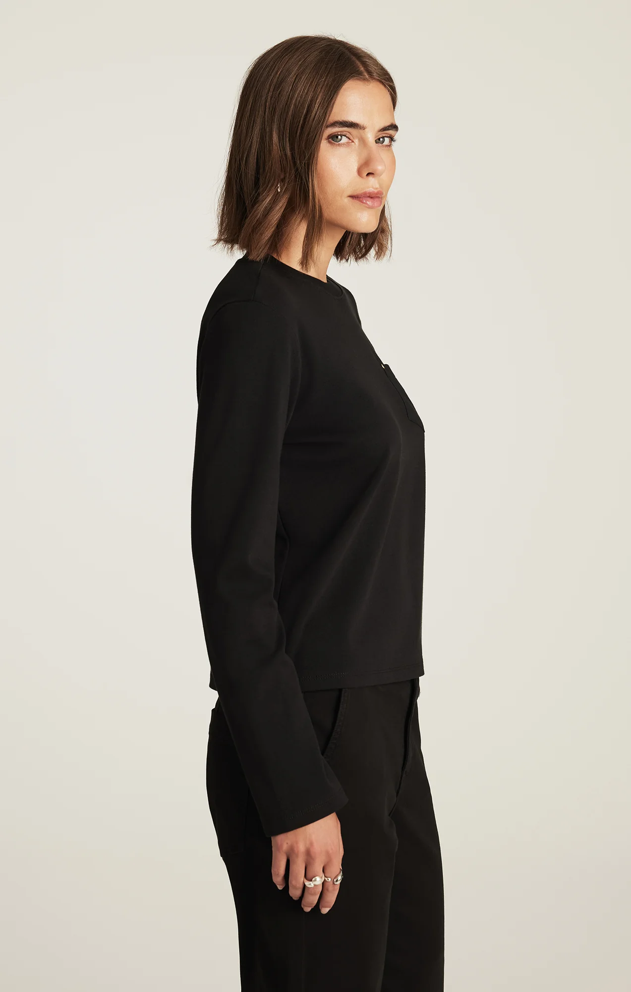 ONE POCKET LONG SLEEVE T-SHIRT IN BLACK - Image 2