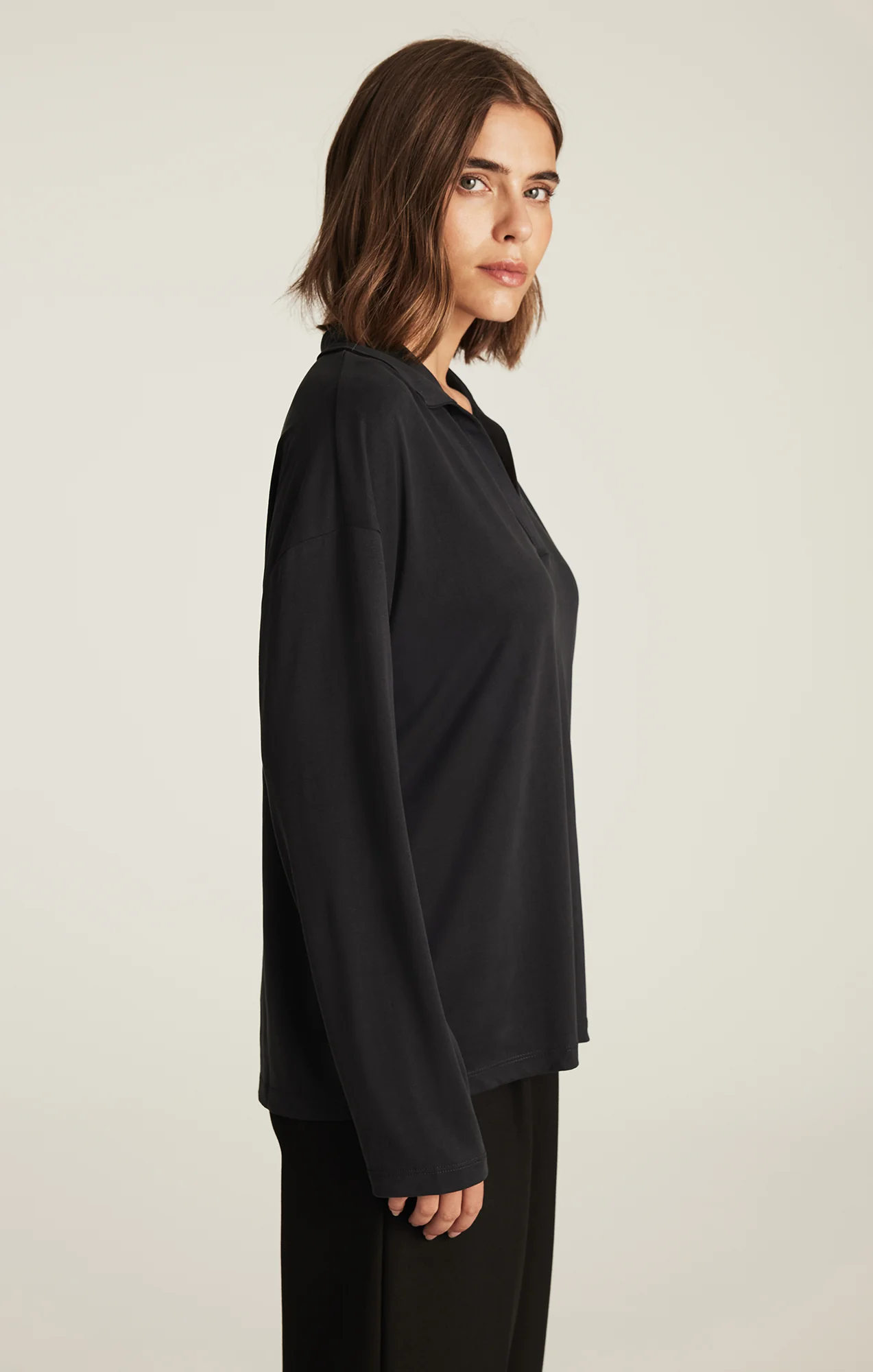 LUXE TOUCH TENCEL™ V-NECK T-SHIRT IN BLACK - Image 2