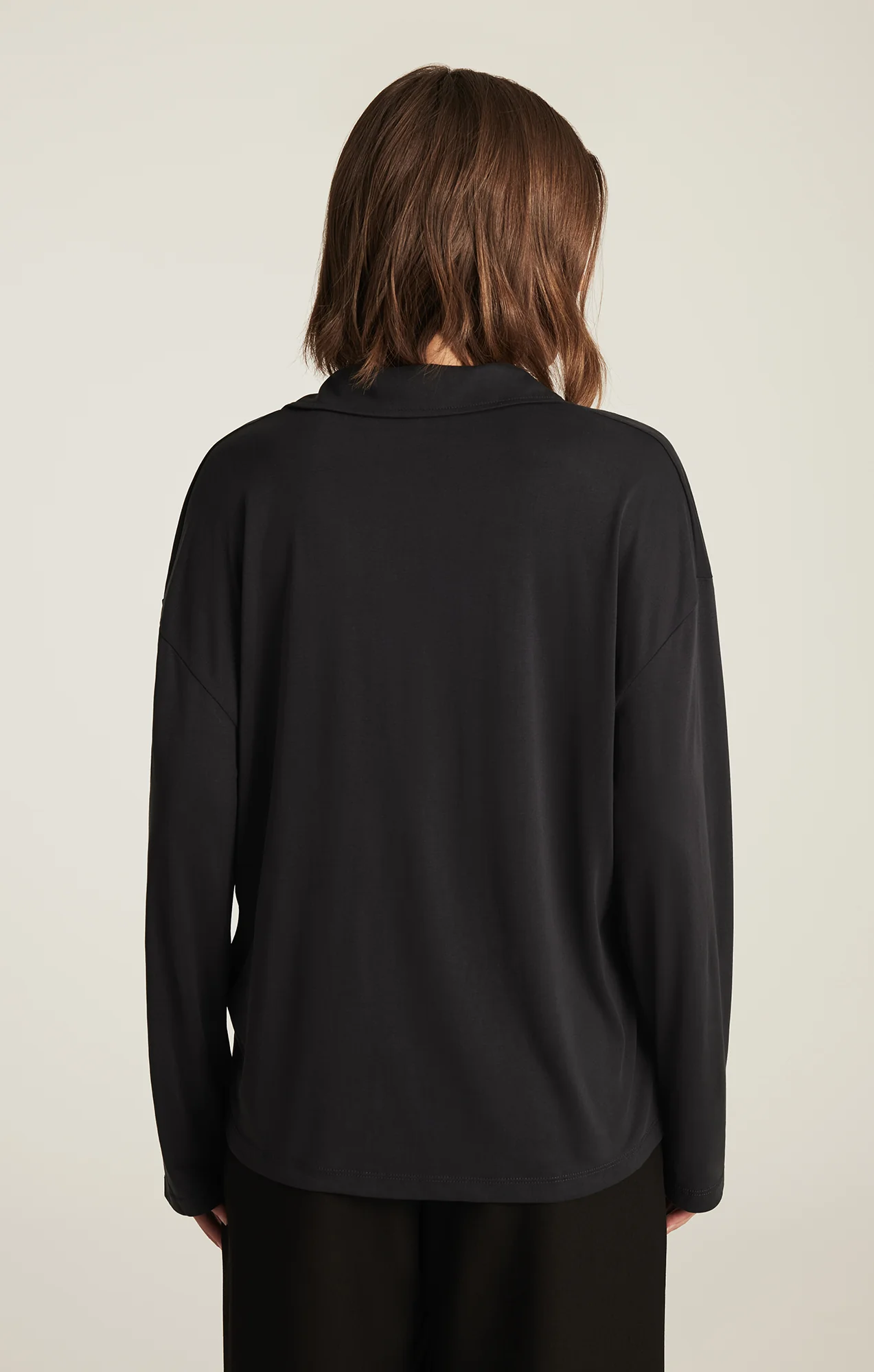 LUXE TOUCH TENCEL™ V-NECK T-SHIRT IN BLACK - Image 3