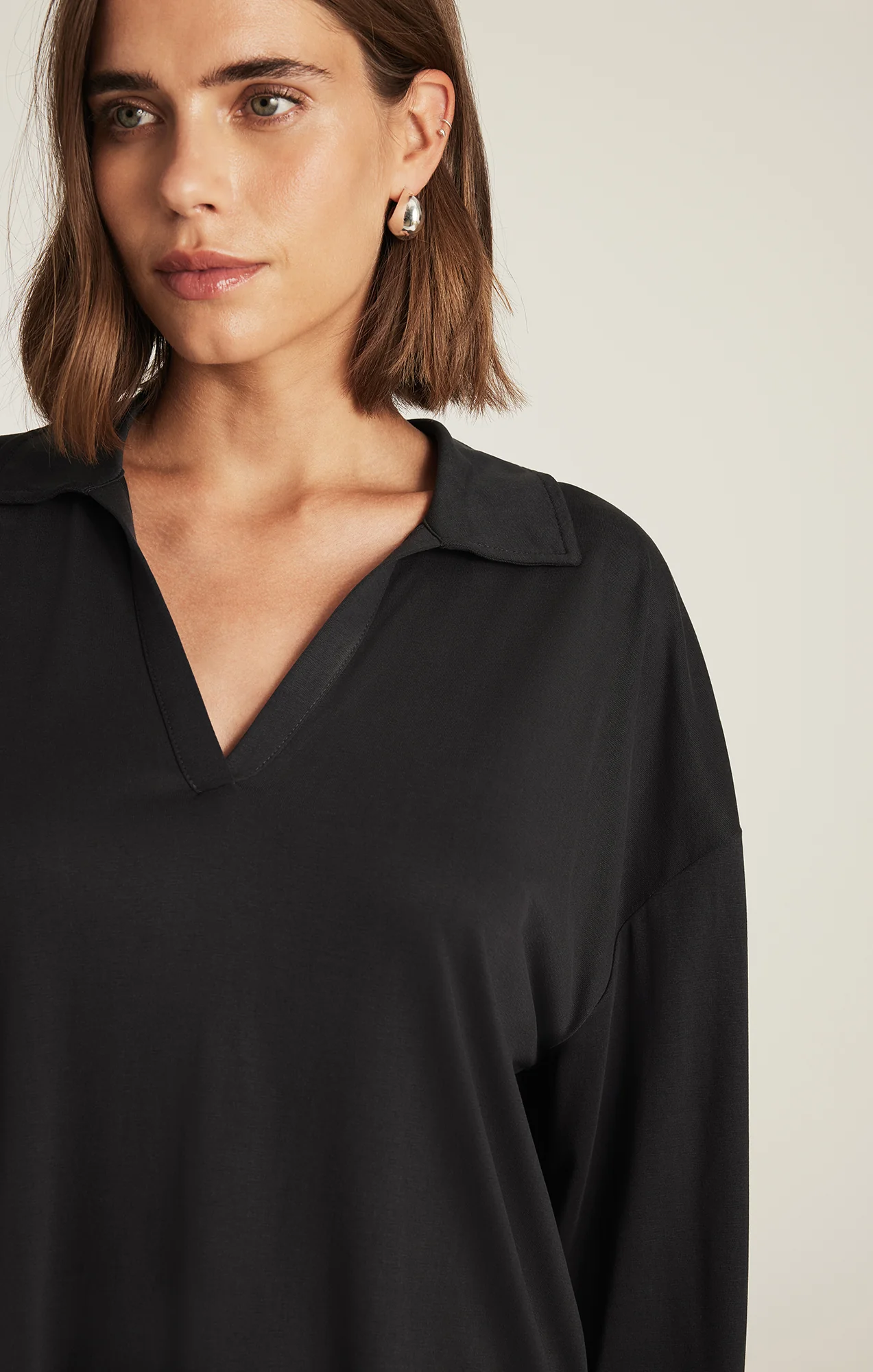 LUXE TOUCH TENCEL™ V-NECK T-SHIRT IN BLACK - Image 4