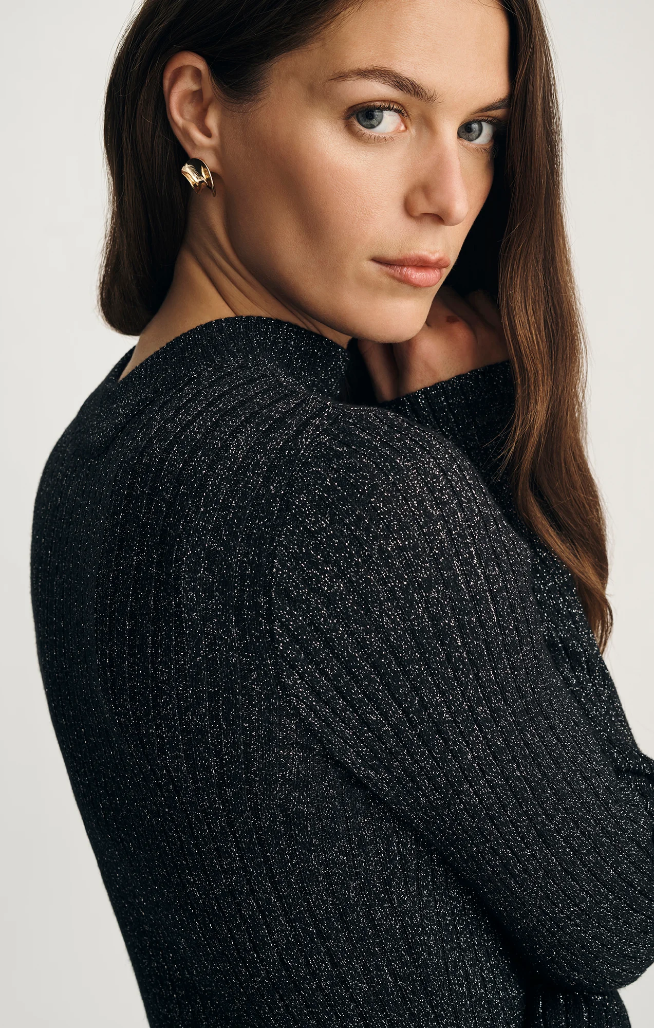 MOCK NECK SWEATER DRESS IN BLACK - Image 5