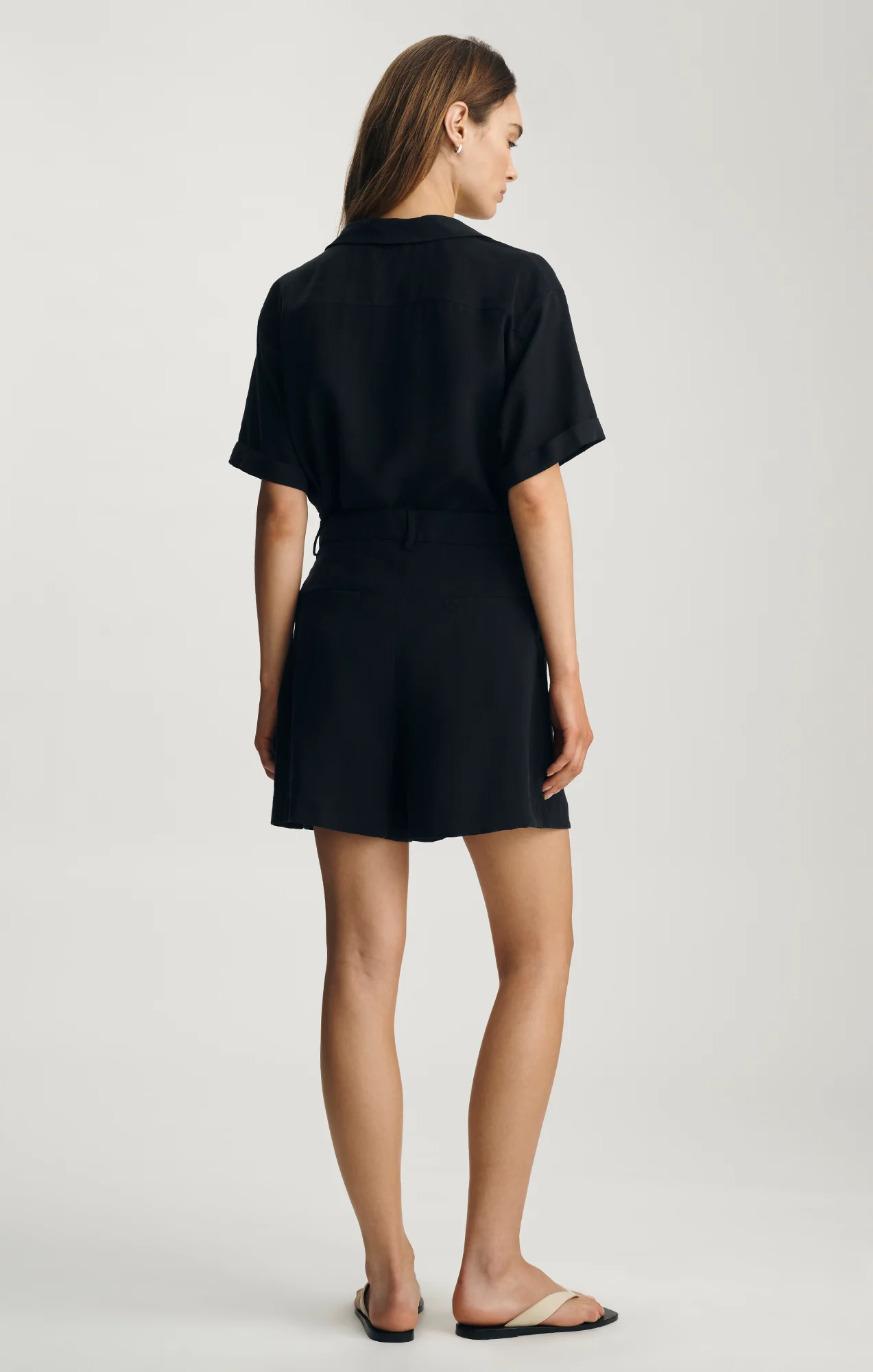 LUXE TOUCH PLEATED SHORTS IN BLACK - Image 2