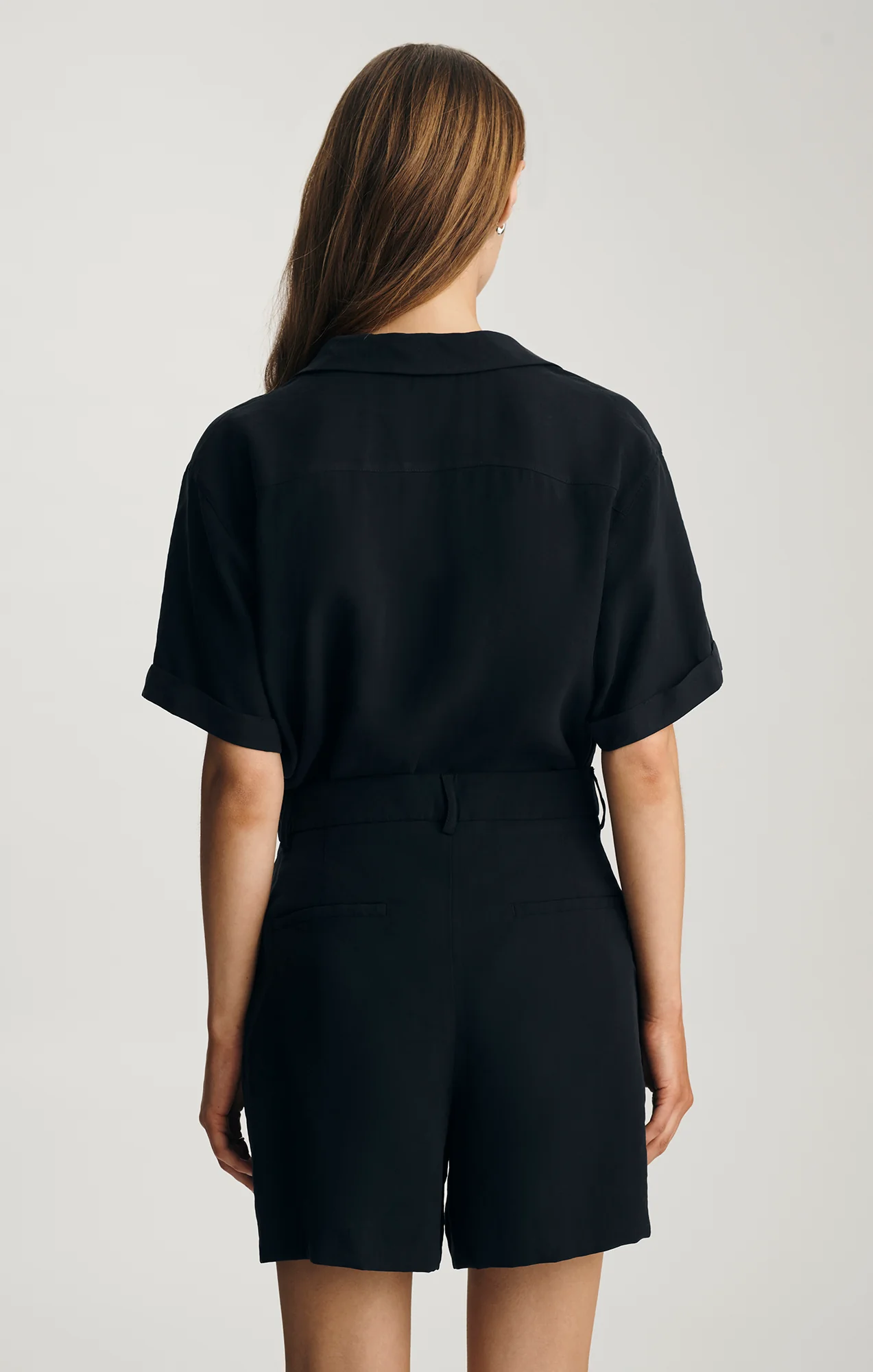 LUXE TOUCH PLEATED SHORTS IN BLACK - Image 3