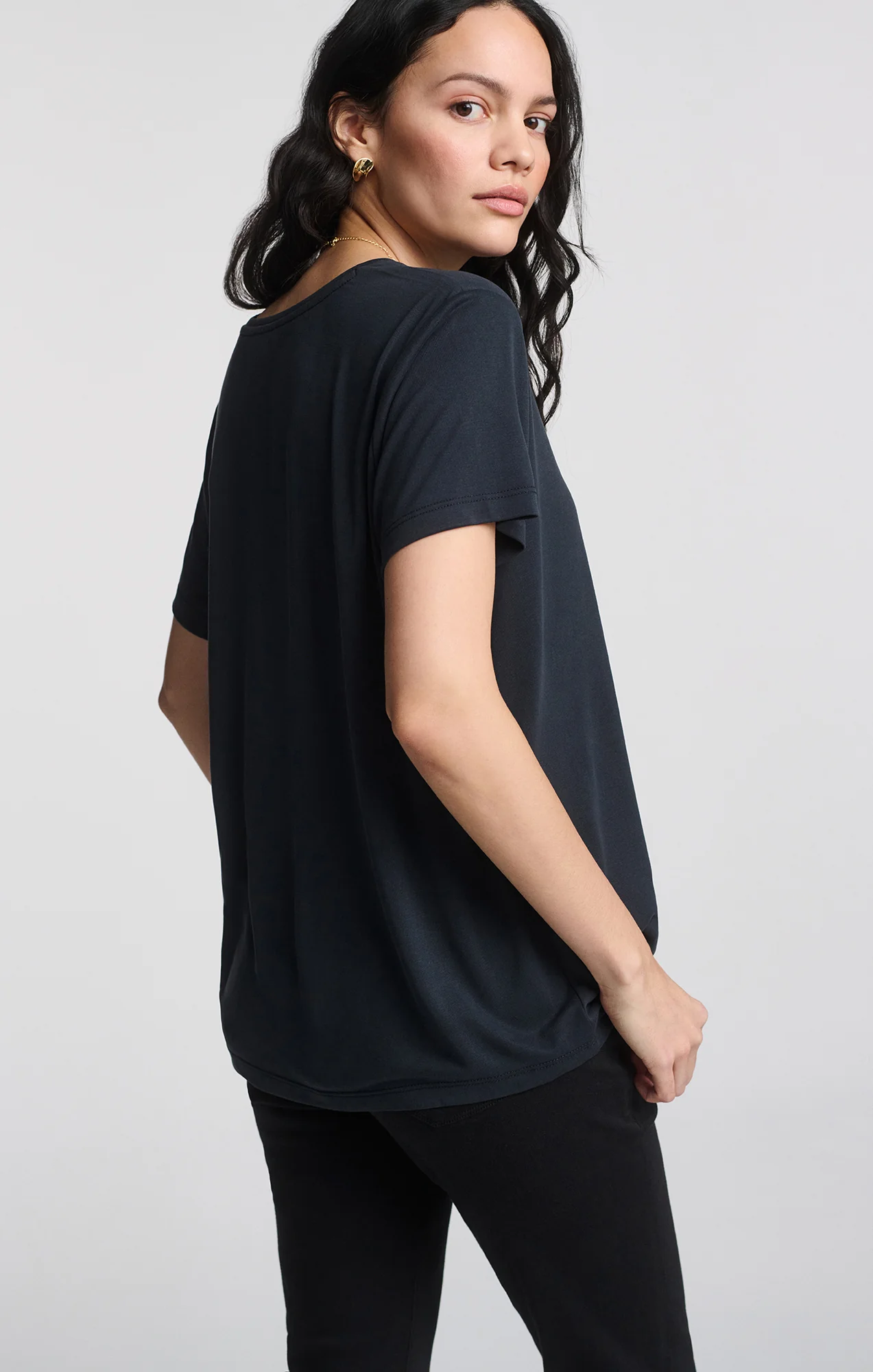 LUXE TOUCH TENCEL™ CREW NECK T-SHIRT IN BLACK - Image 3