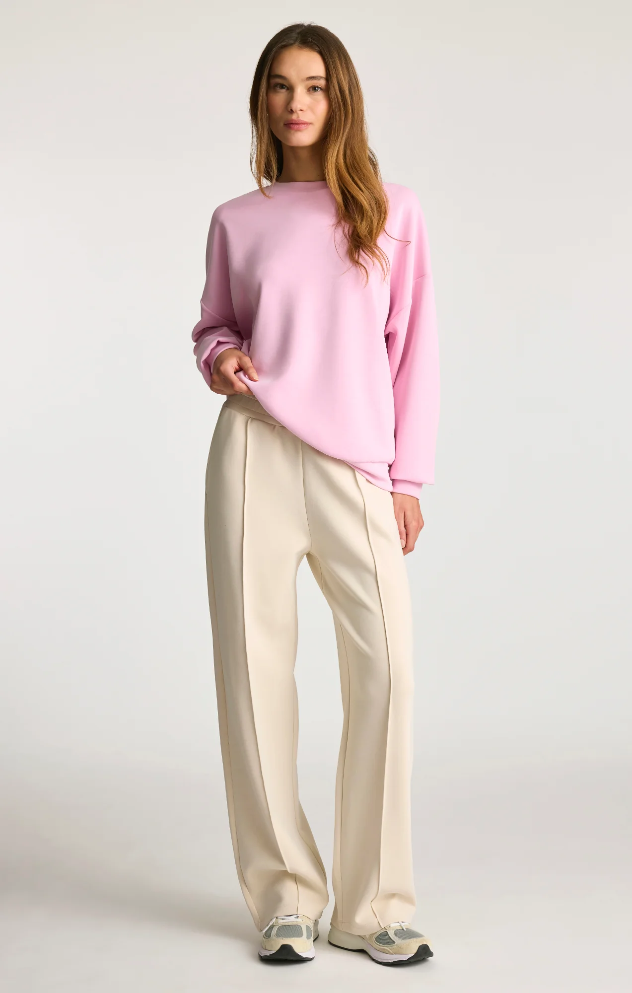 LUXE TOUCH TENCEL™ SWEATSHIRT IN LILAC SACHET - Image 5