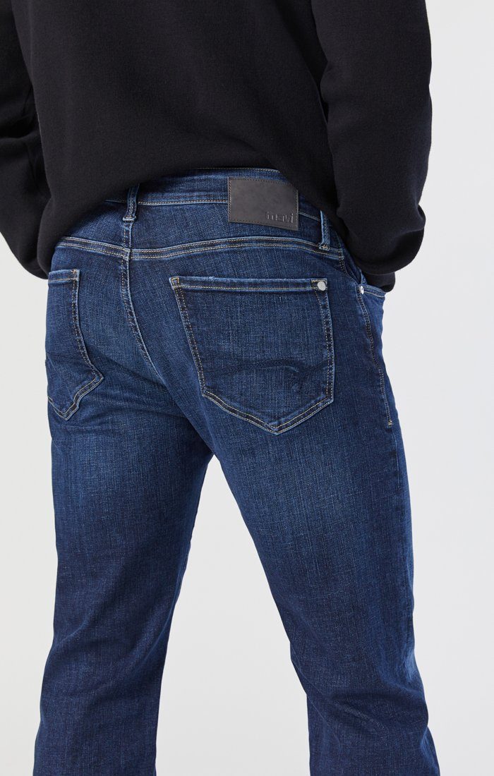 MARCUS SLIM STRAIGHT LEG JEANS IN DEEP ORGANIC MOVE - Image 3